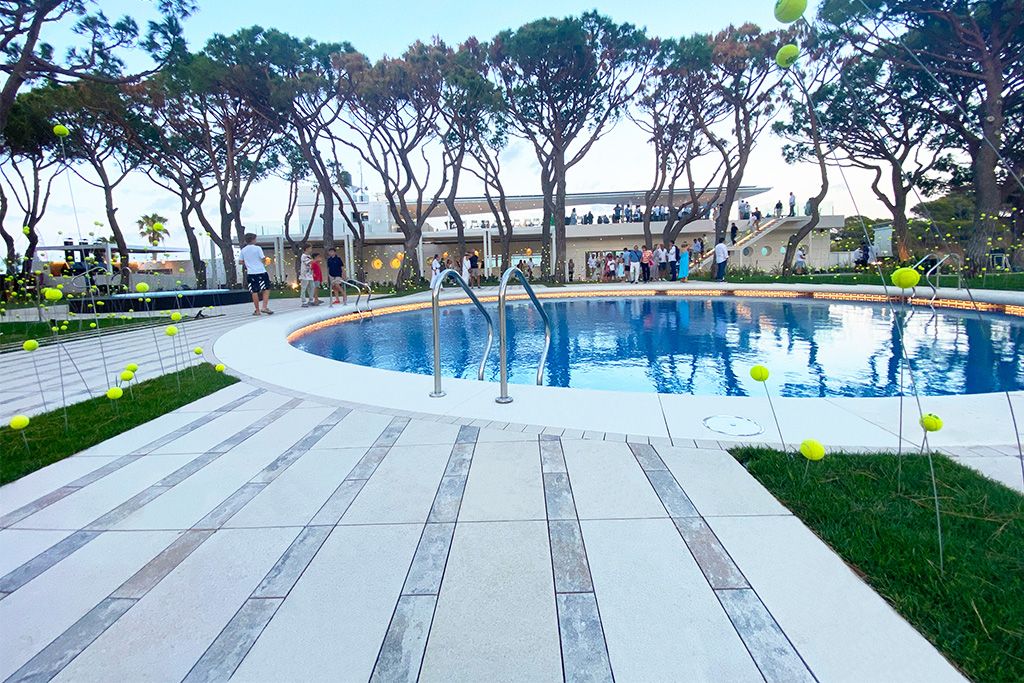  Pavimento a medida para el entorno de la piscina 