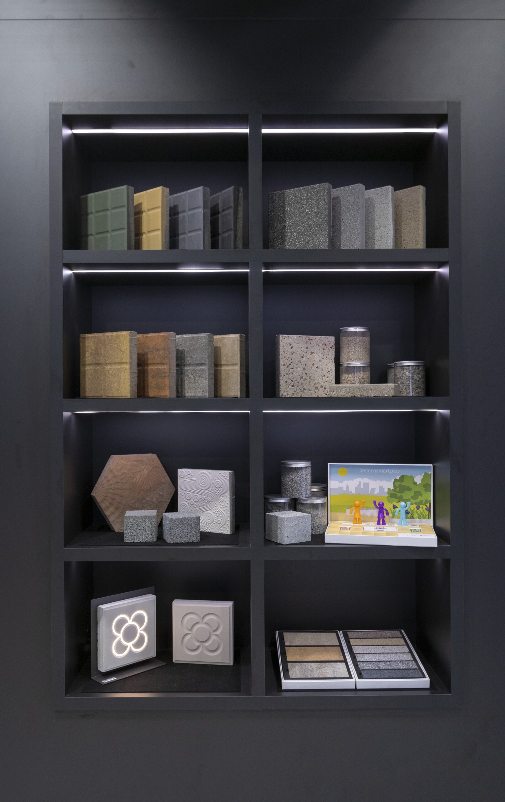 Un pequeño muestrario con una selección de pavimentos sostenibles y de diseño