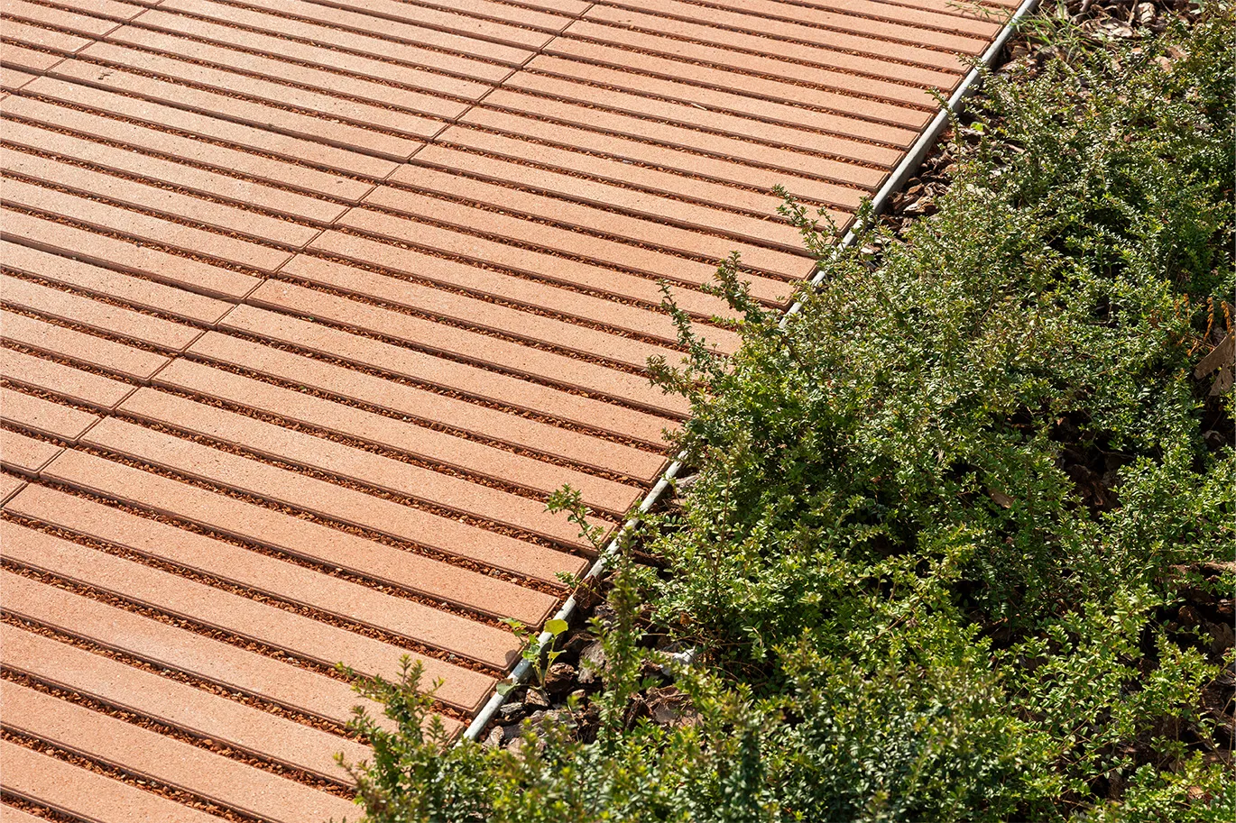 Breinco-Llosa-filtra-pavimento-drenante-sant-antoni-calonge-detail