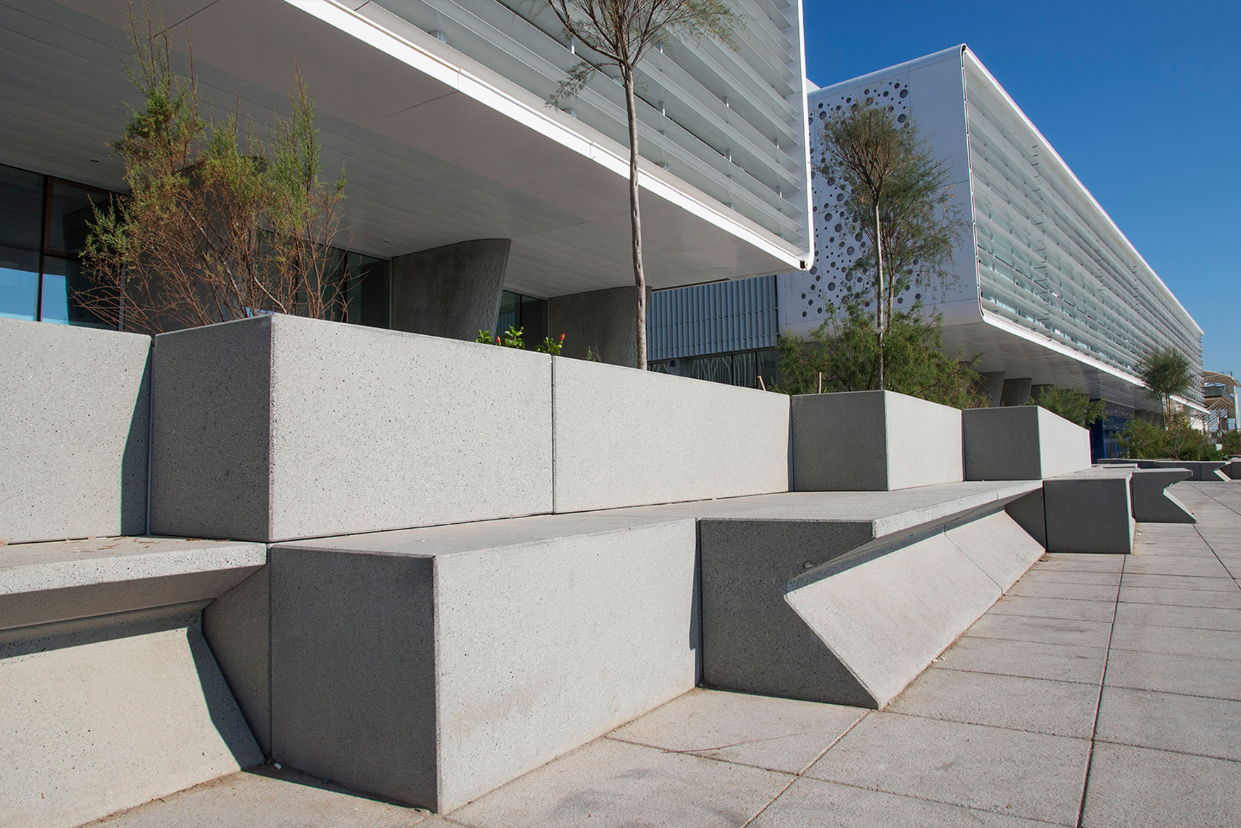 4-marina-real-wetcast-valencia-streetfurniture-grey-wetstrip