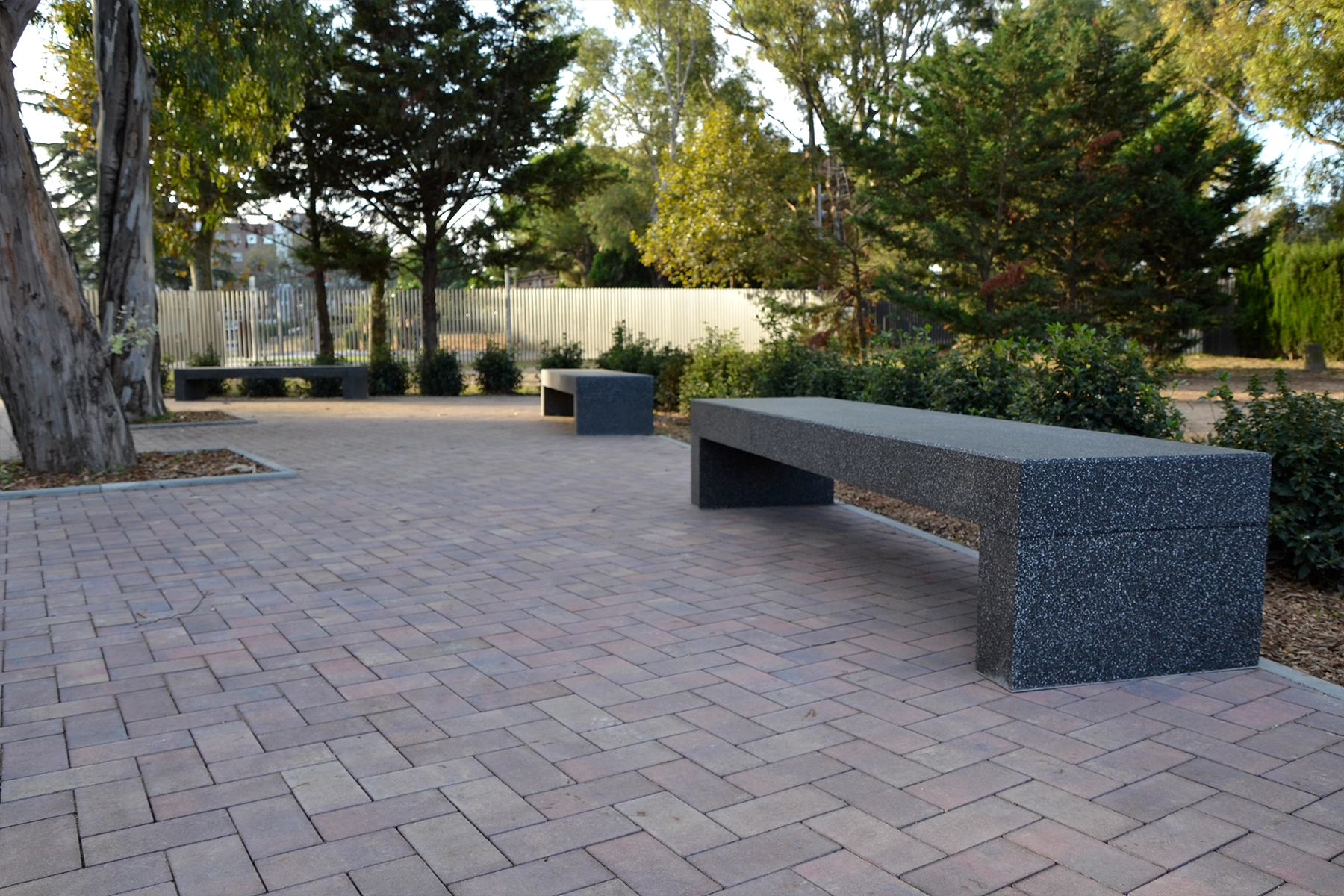 1-Pause-side-contract-black-museu-de-les-aigues-agbar-cornella-barcelona-terana