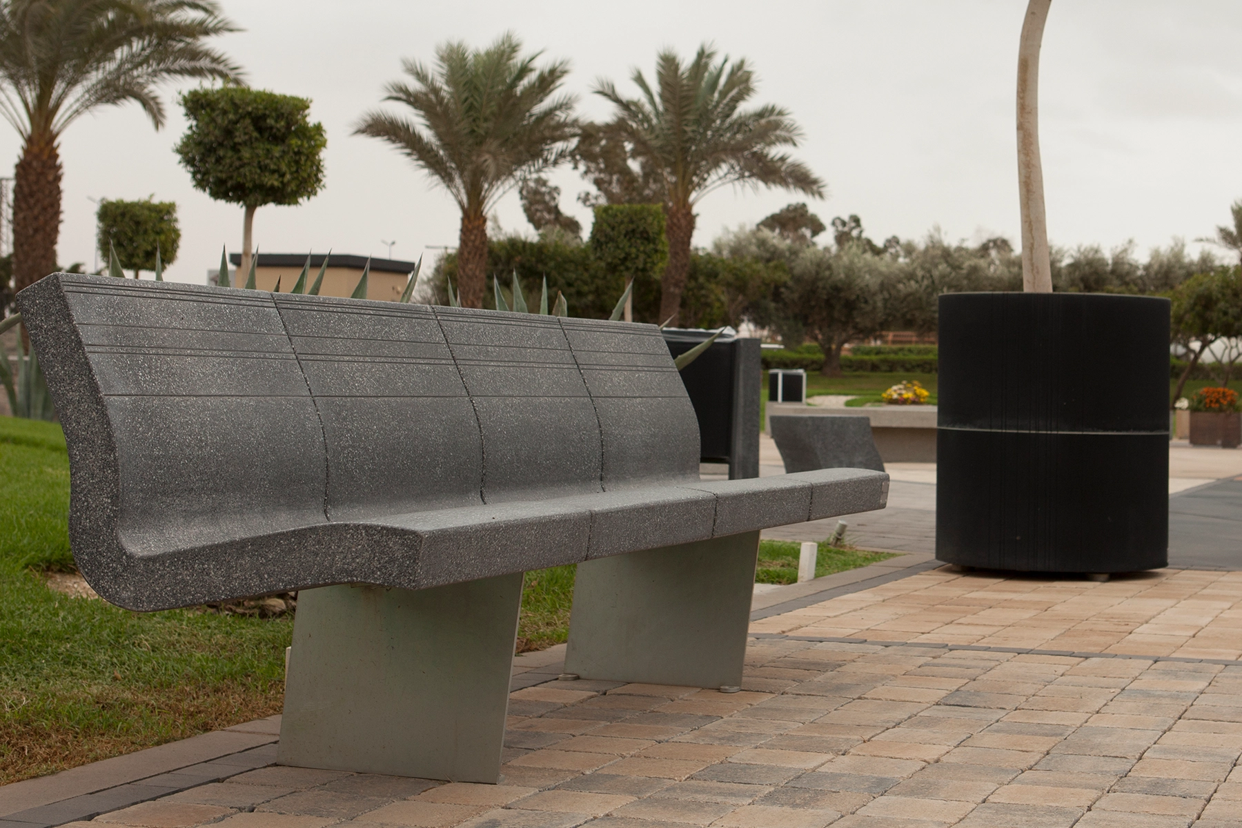 1-lounge-fly-square-black-breinco