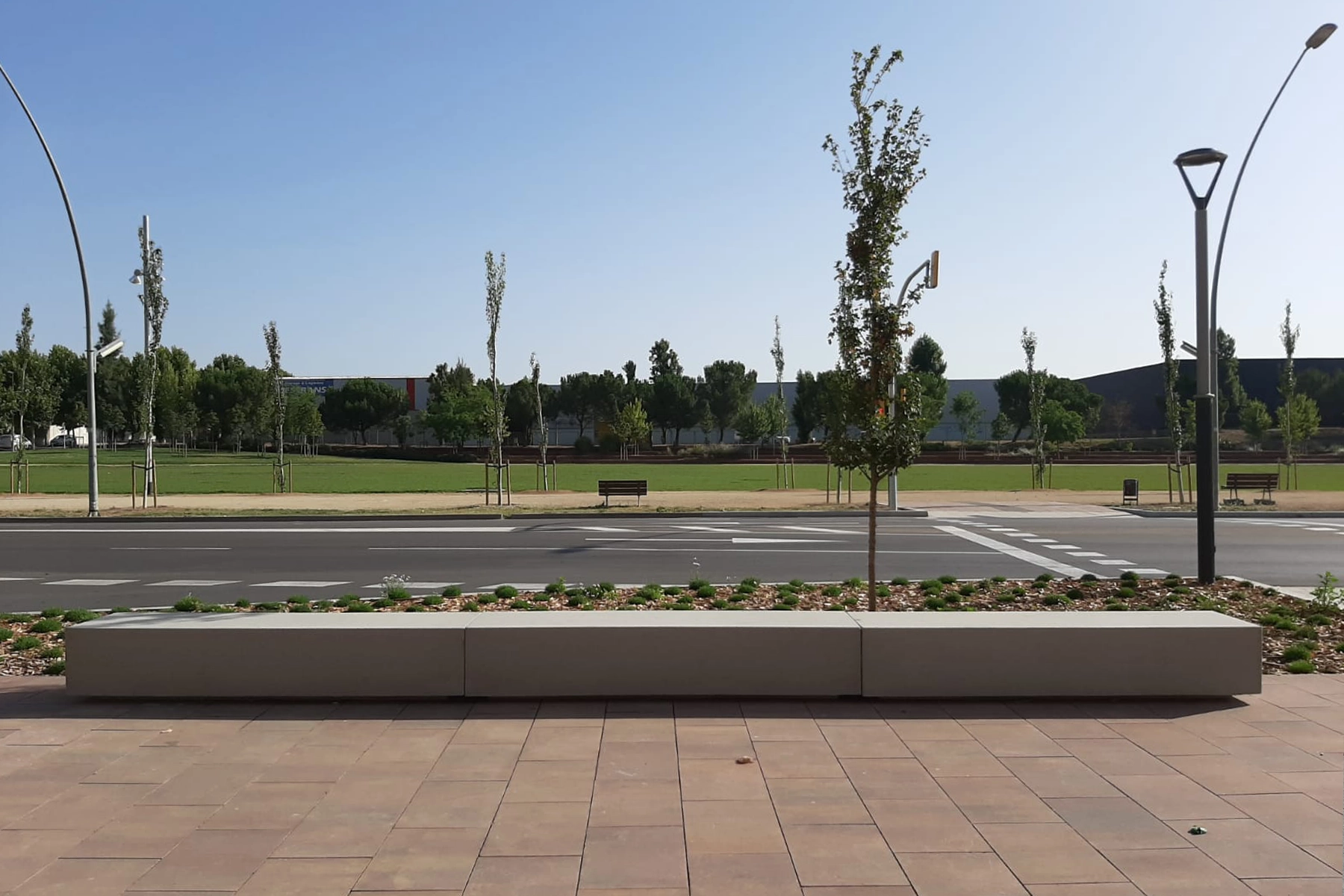 2-Basic50-llosa-vulcano-square-white-mediterraneo-avinguda-catalunya-igualada