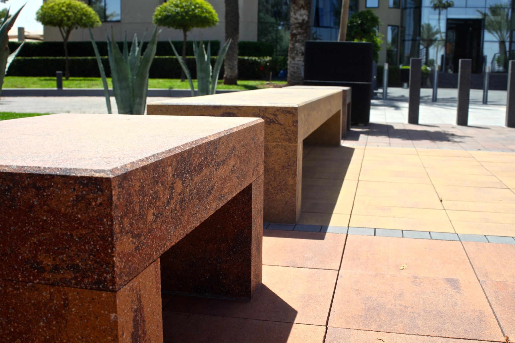 3-Pause-side-contract-black-museu-de-les-aigues-agbar-cornella-barcelona-terana