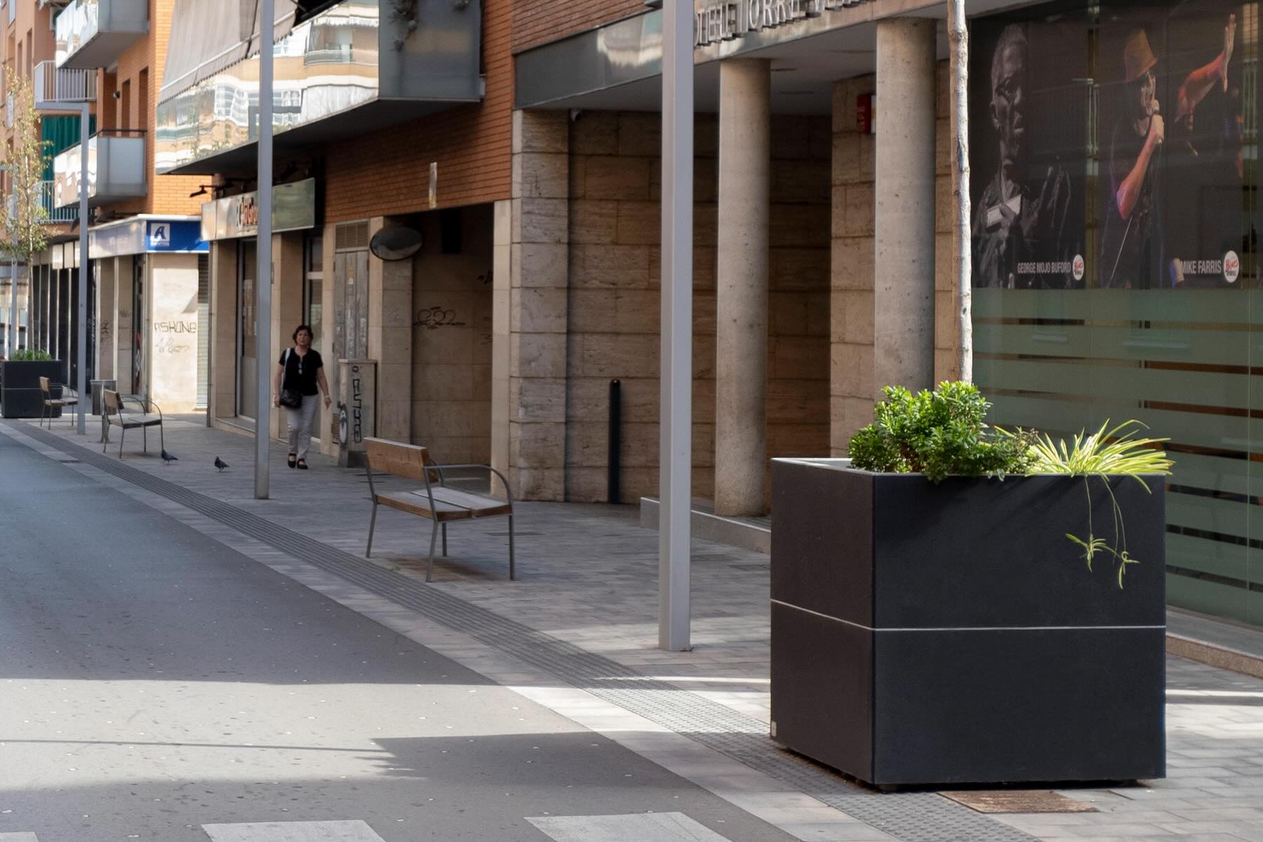 3-terra-screen-street-furniture-barcelona-breinco-elements