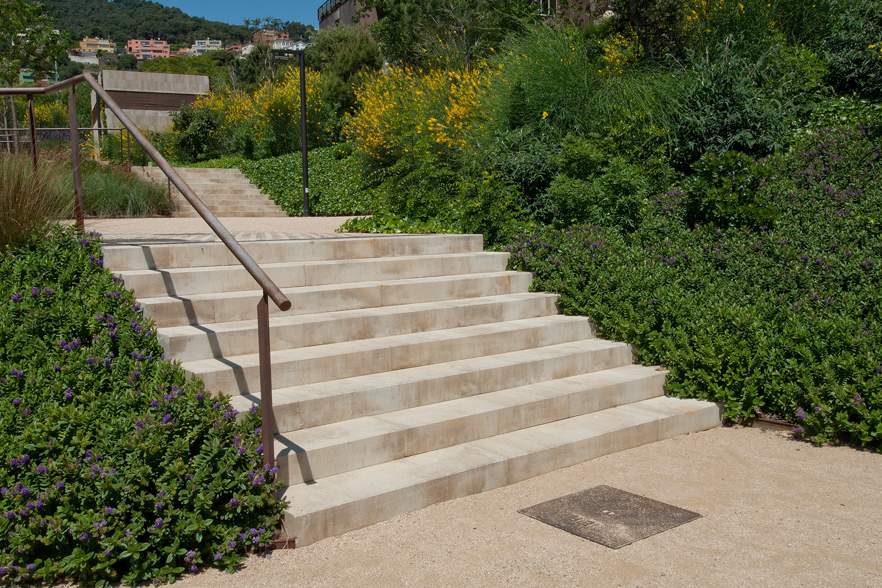 3-torrent-dels-maduixers-llosa-vulcano-aplacado-marfil-pavimento-breinco-superstep-marfil