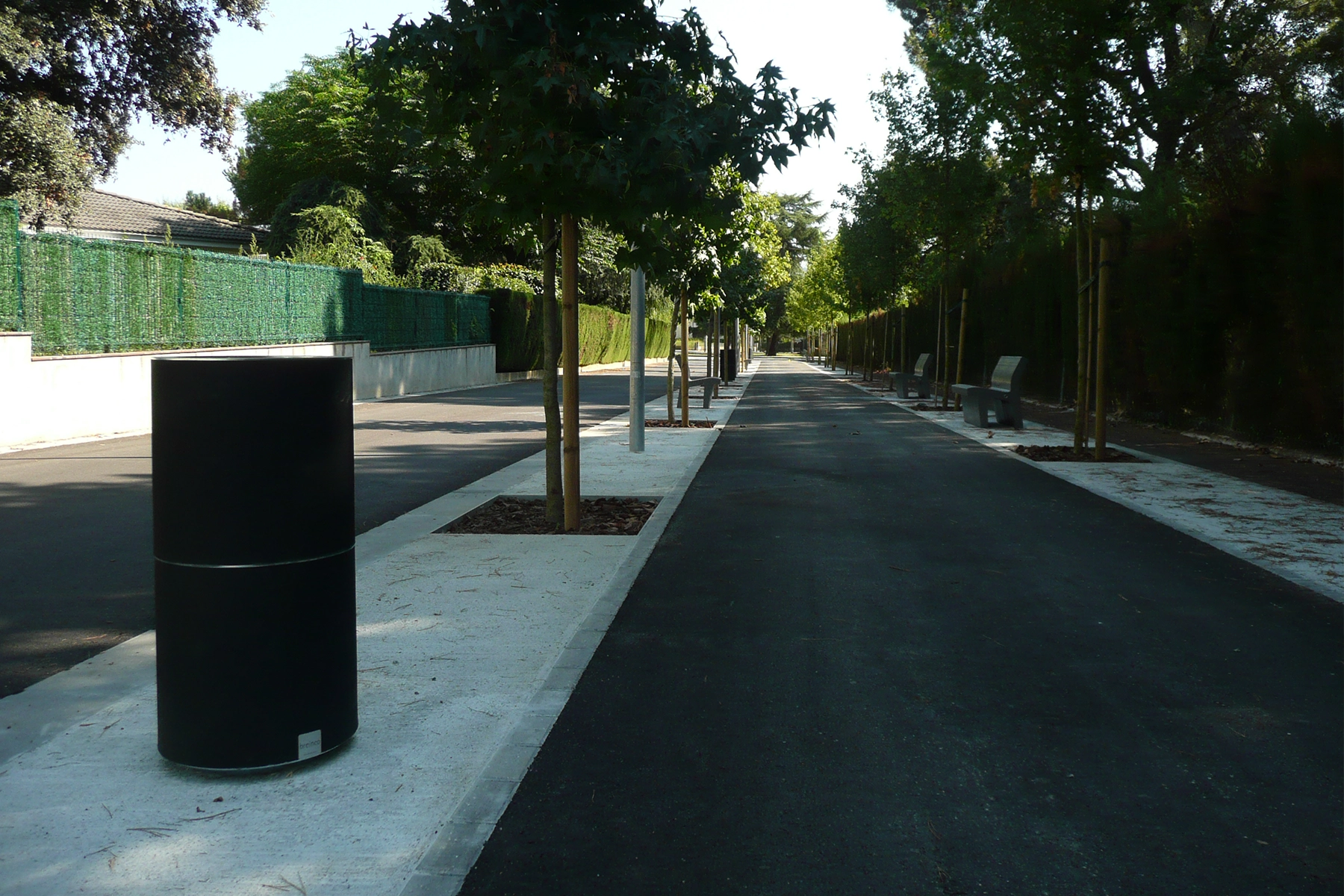 4-click-street-black-cardedeu-street-furniture-breinco-elements