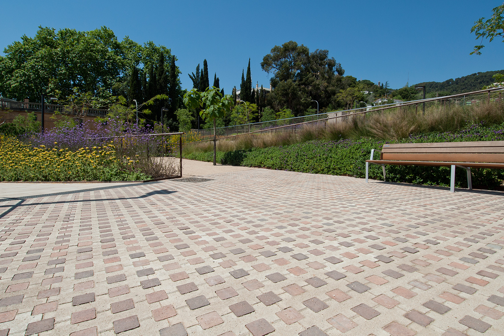 4-torrent-dels-maduixers-llosa-vulcano-aplacado-marfil-pavimento-breinco-superstep-marfil