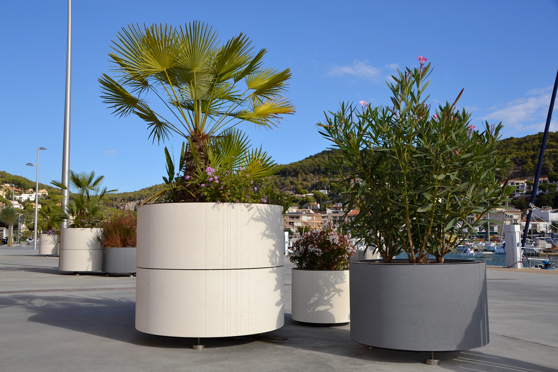 5-Circle-planter-port-white-metal-estartit-girona