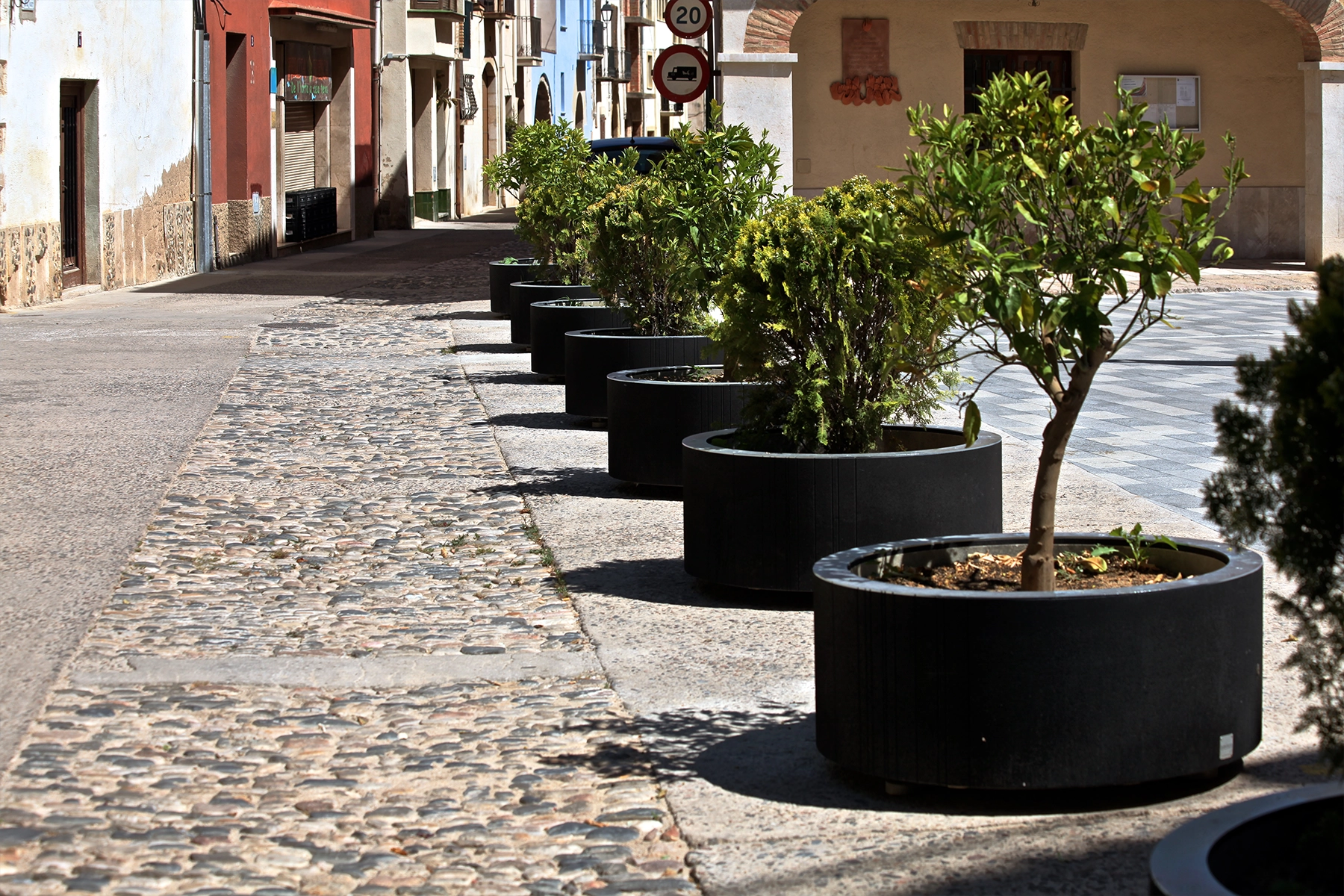 6-Circle-planter-square-black-vilallonga-del-camp
