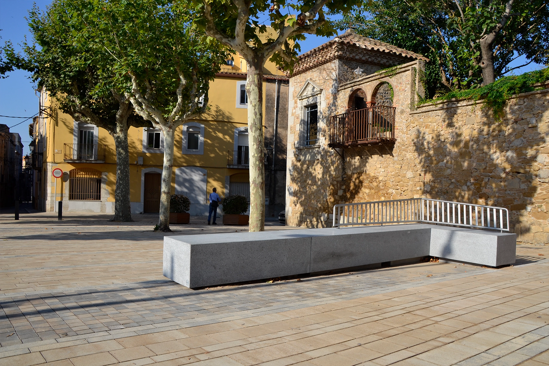 8-Basic60-square-passeig-esglesia-torroella-de-montgri-girona-taco-llosa-vulcano-marfil