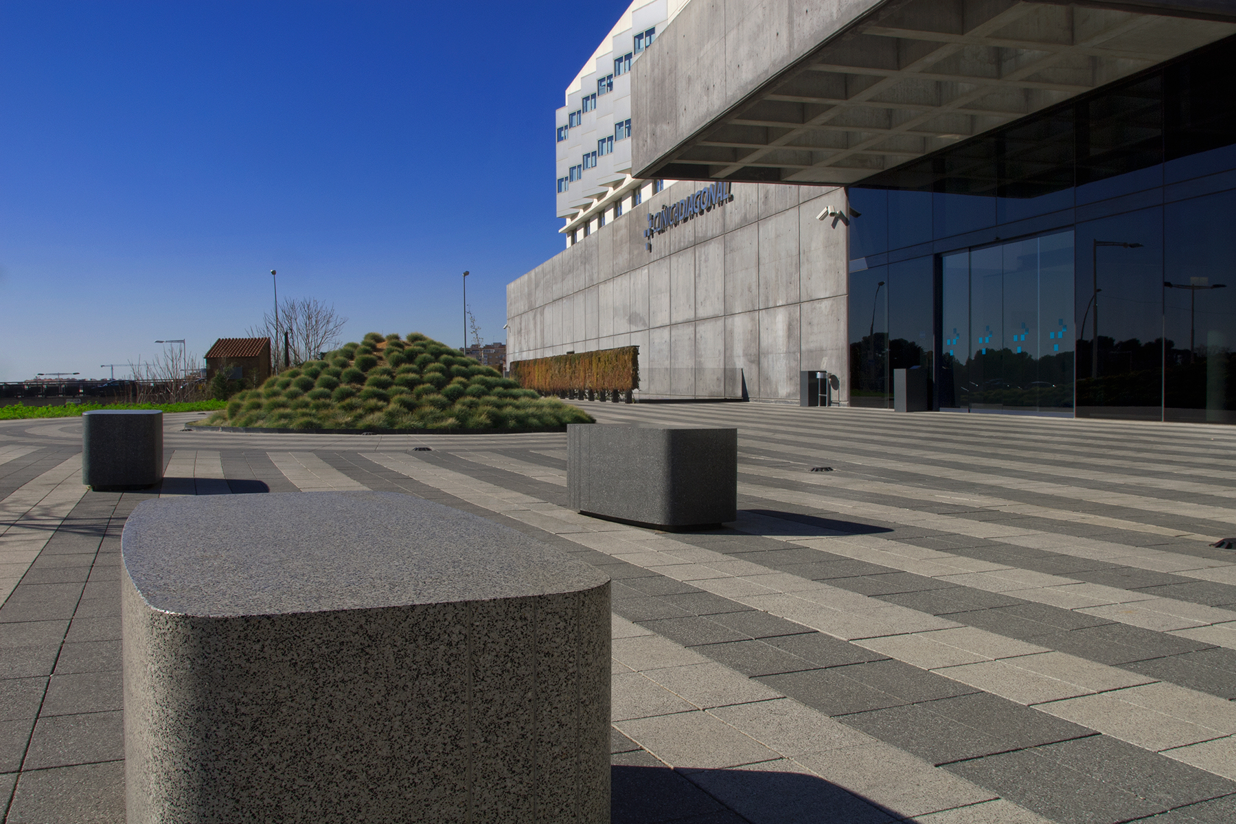 Breinco-rectangular-bench-street-furniture