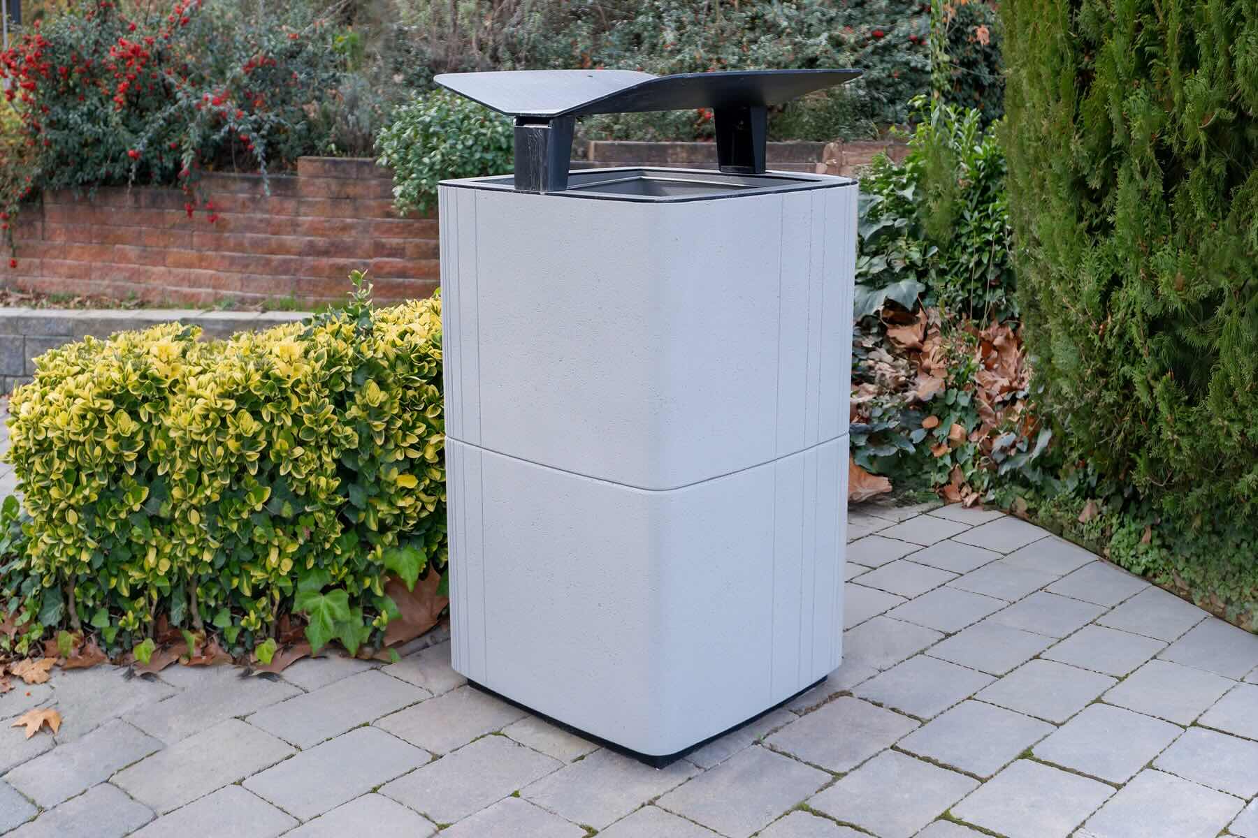 Breinco-squaret-papelera-hormigon-street-furniture-3-2
