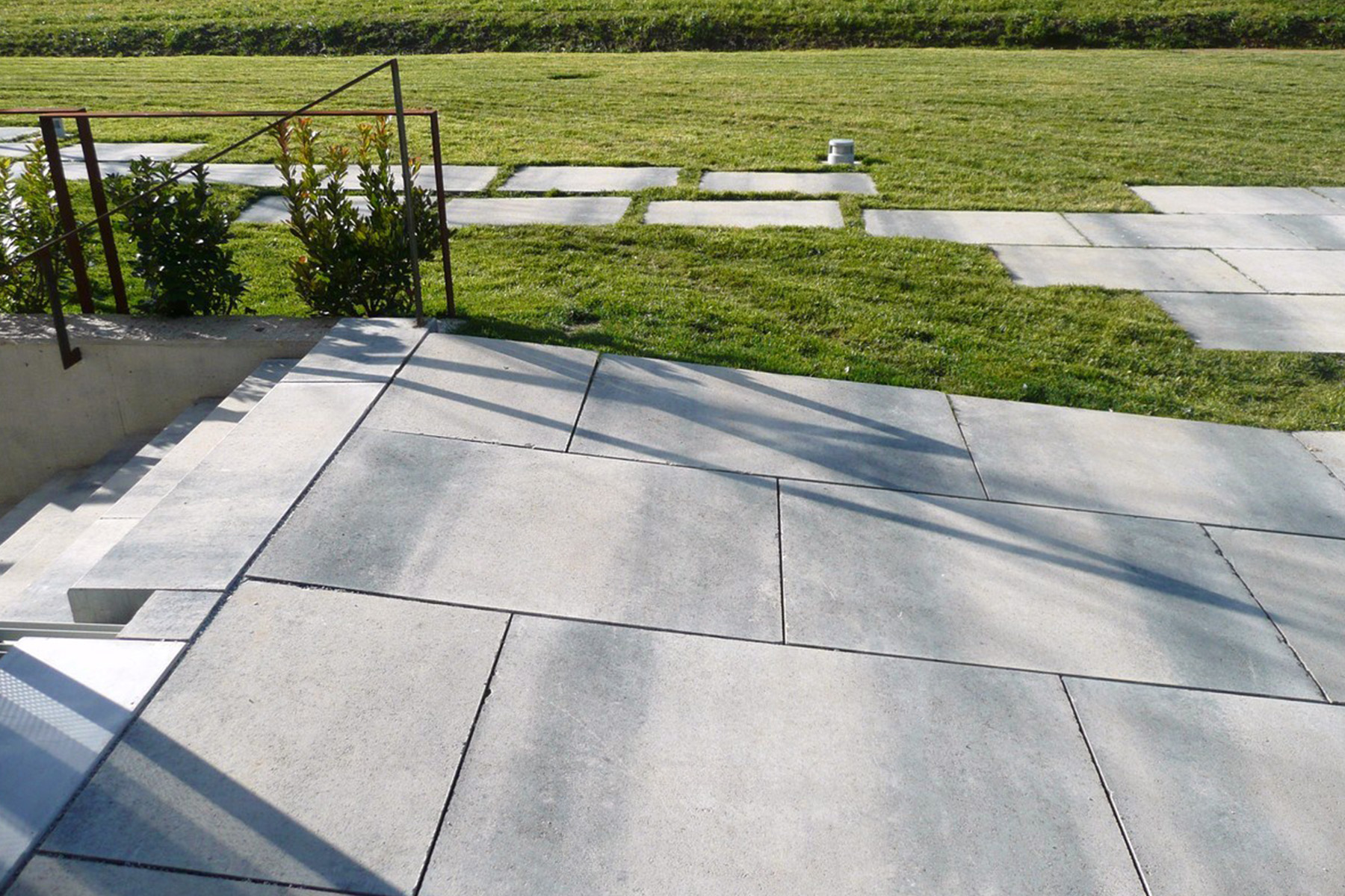 Gran-llosa-vulcano-hotel-ceniza-la-mola-terrassa