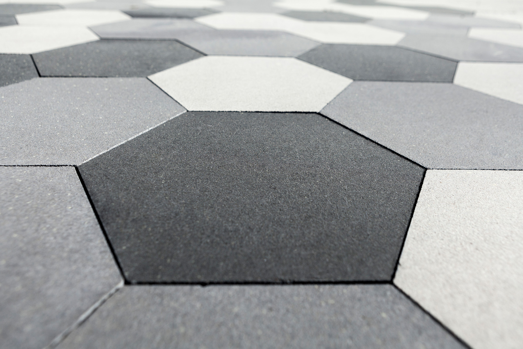 Llosa-nano-detail-black-white-metal