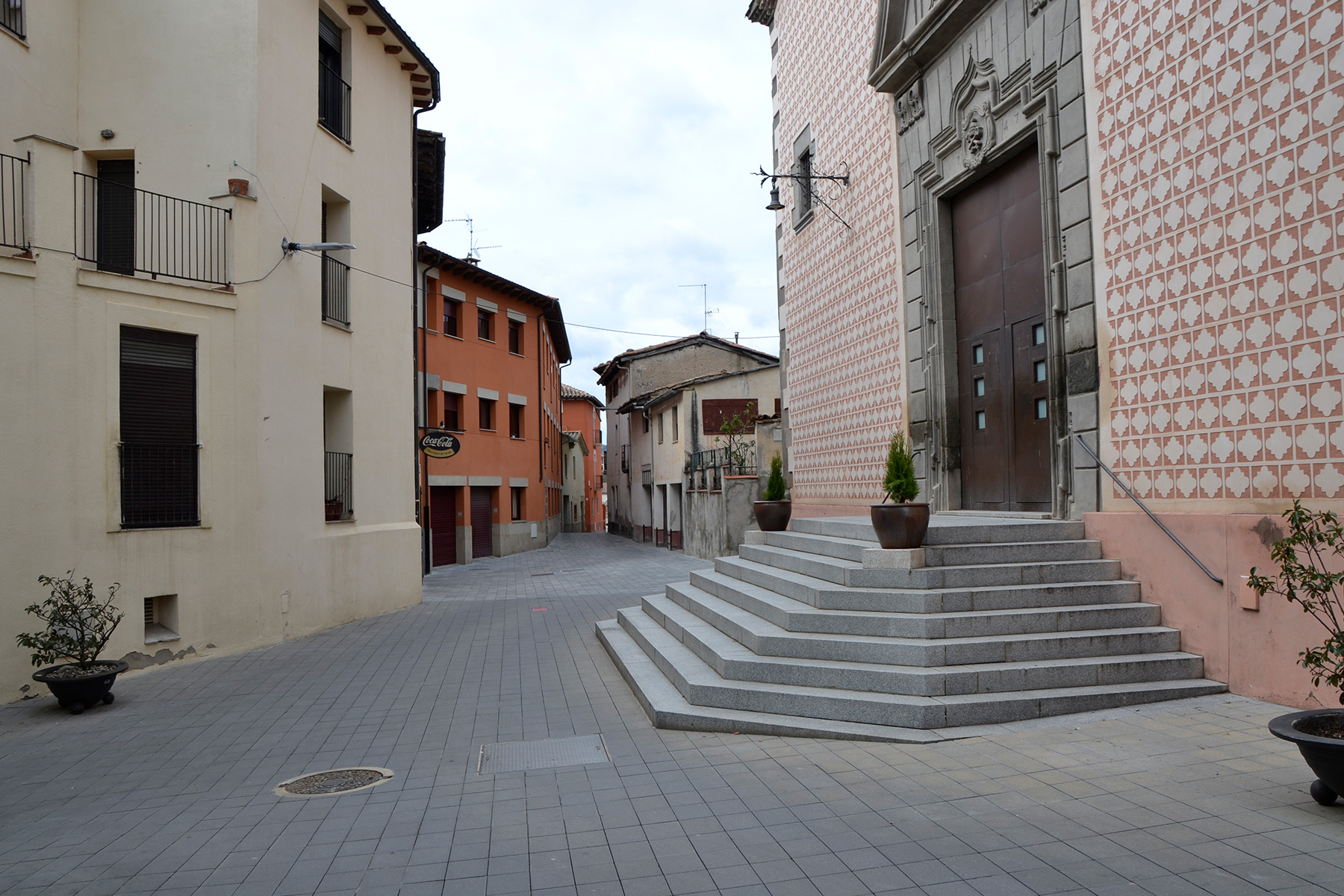 Llosa-vulcano-adoquin-square-ceniza-sant-pere-de-torello-old-town