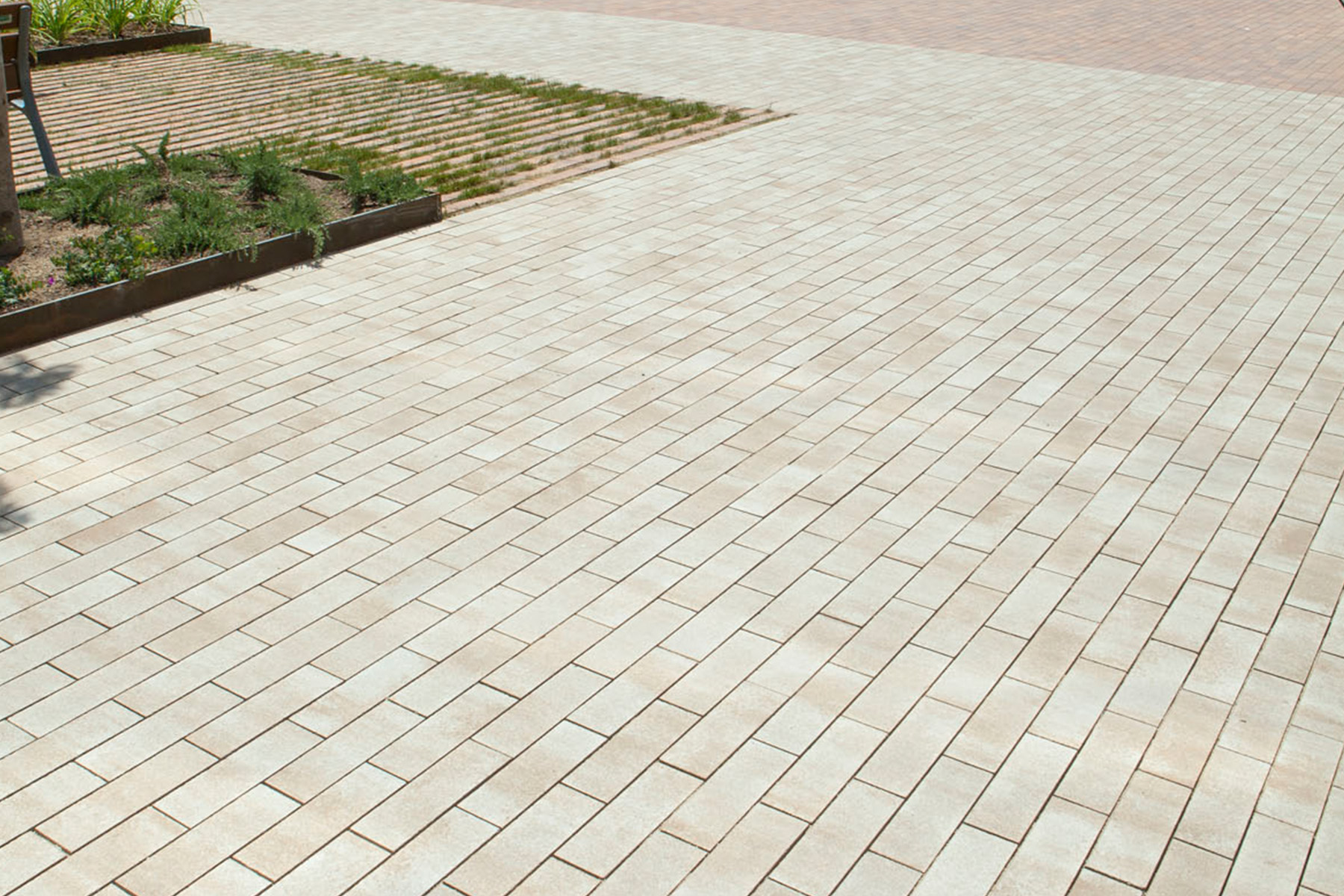 Llosa-vulcano-adoquin-square-marfil-11-setembre-granollers