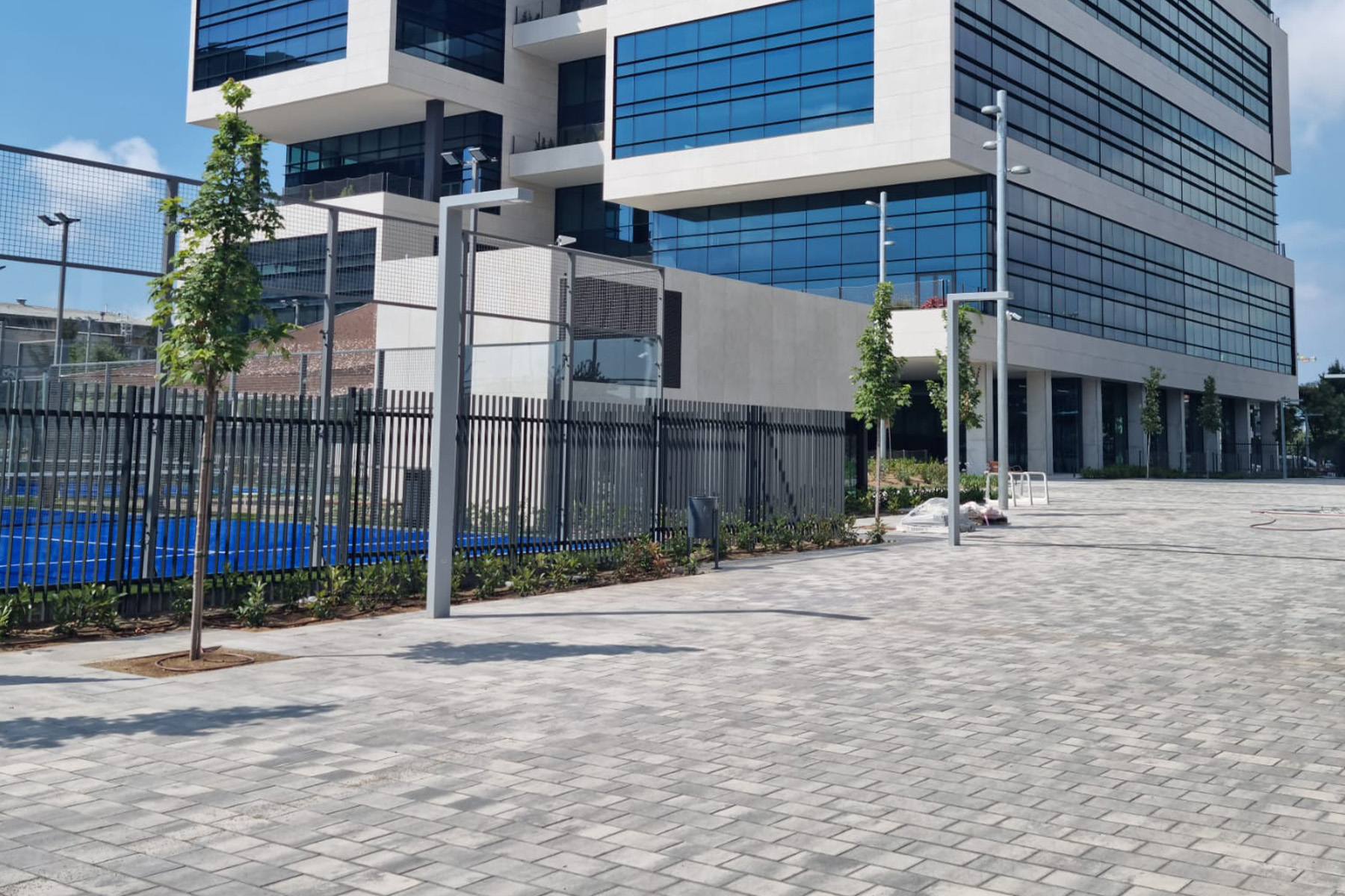 Llosa-vulcano-contract-white-oficinas-barcelona