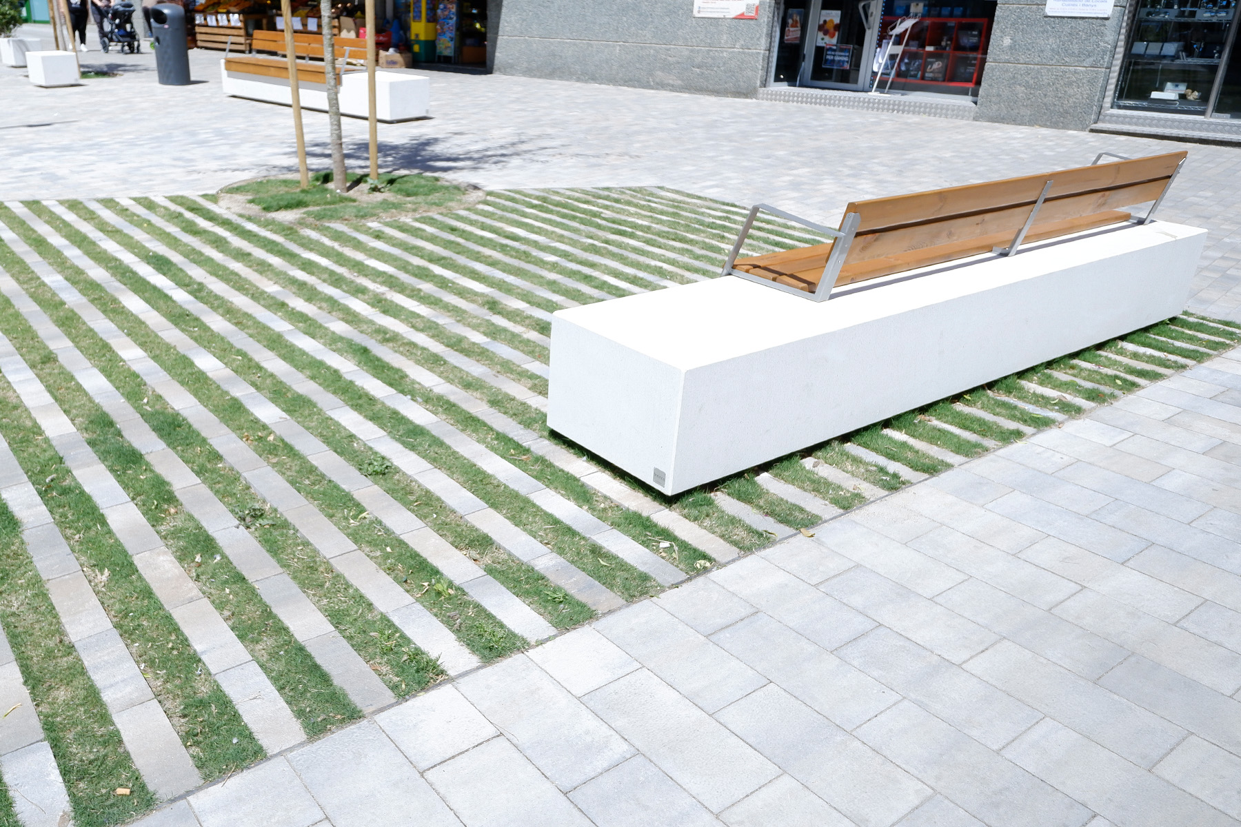 Rasen mohr-square-white-sant-feliu-llobregat-bcn