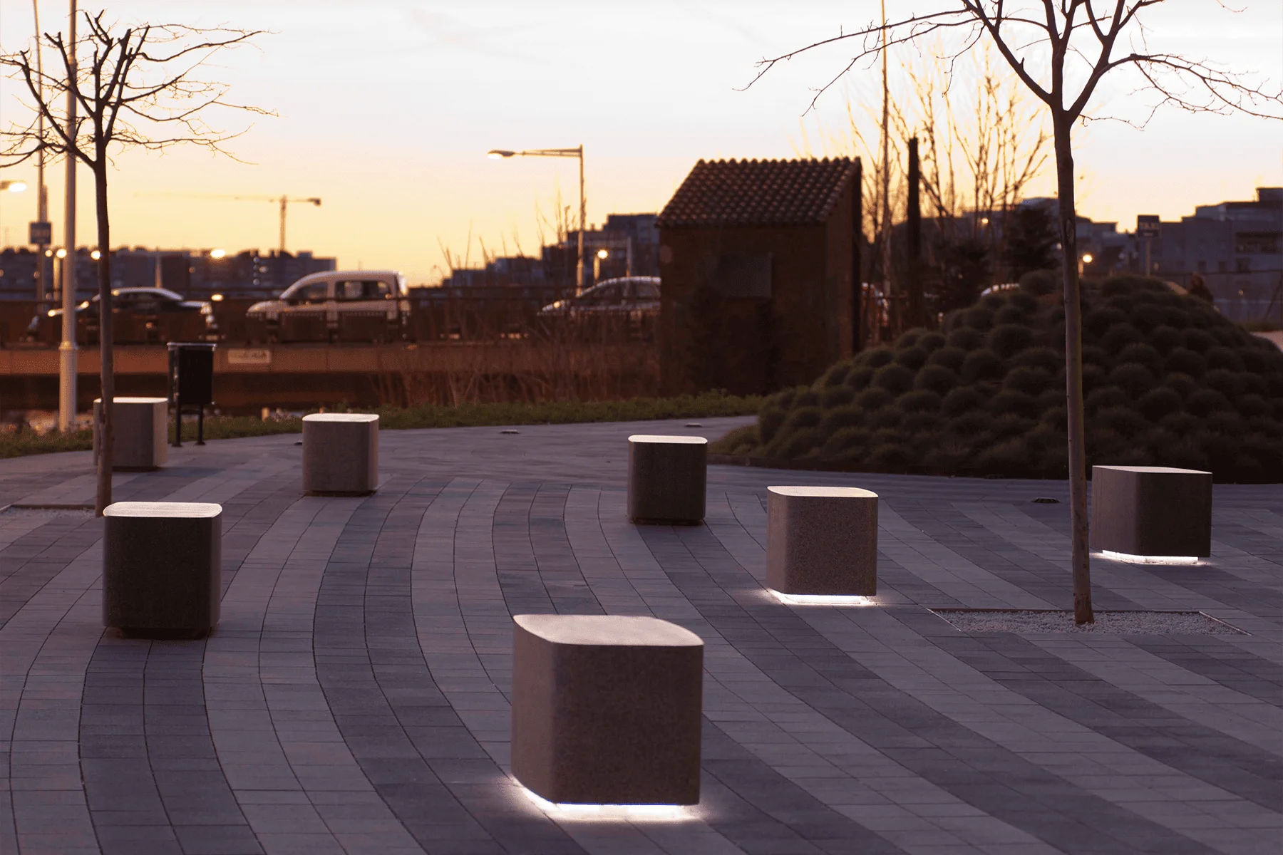 Square-puff-contract-metal-bcn-clinica-diagonal-1