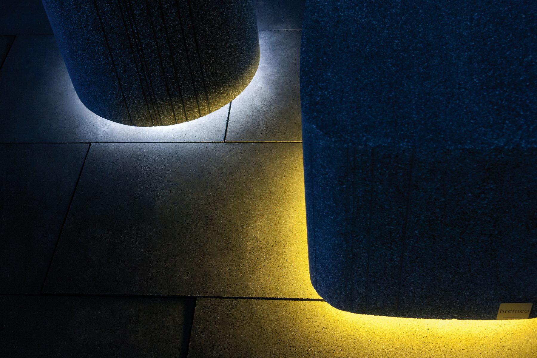 Square-puff-detail-led-yellow
