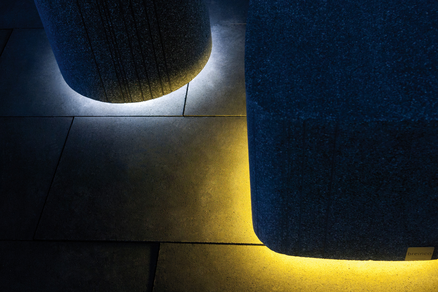 Square-puff-detail-led-yellow