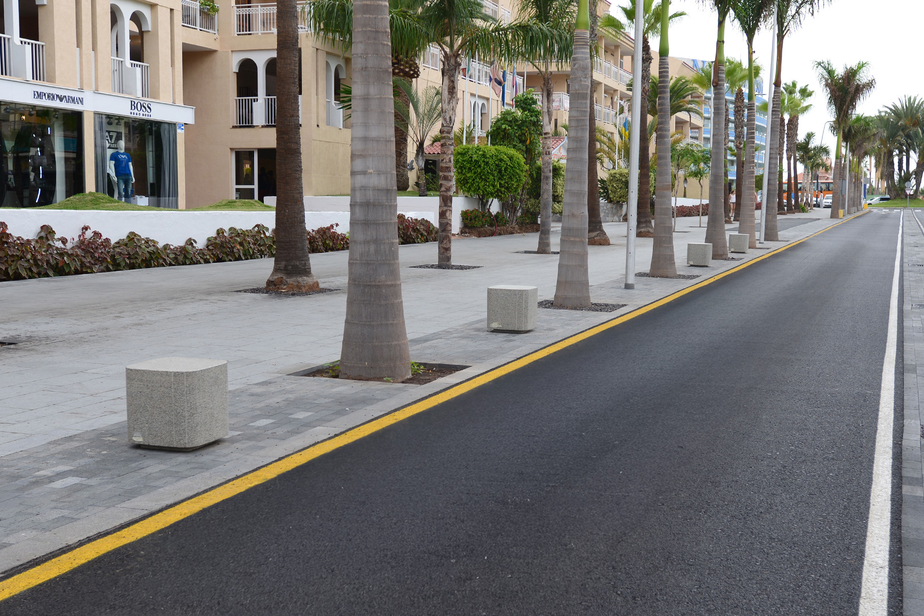Square-puff-street-white-terana-tenerife-americas