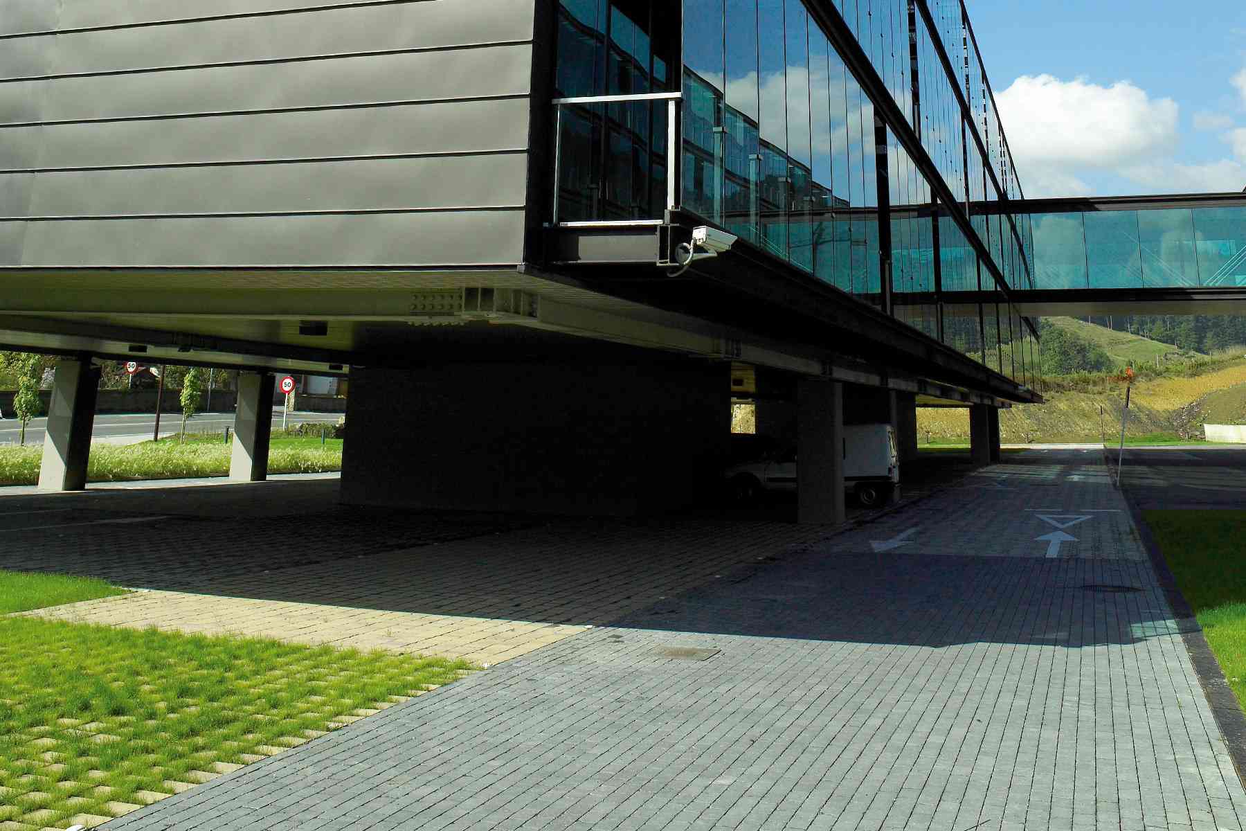 Tegula-contract-black-garalla-edificio-arrasate_14_11zon