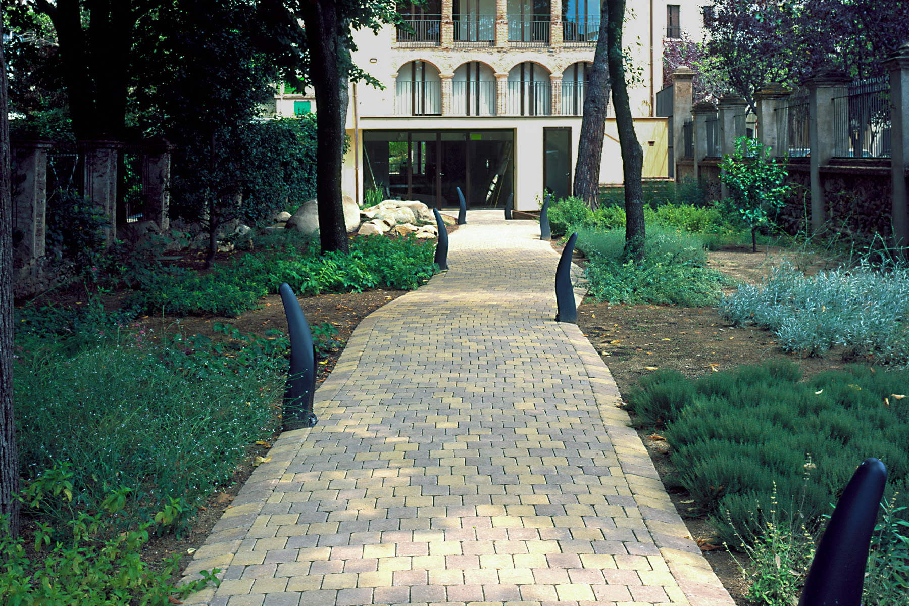 Tegula-light-contract-path-desierto-cardadeu-museu-canal