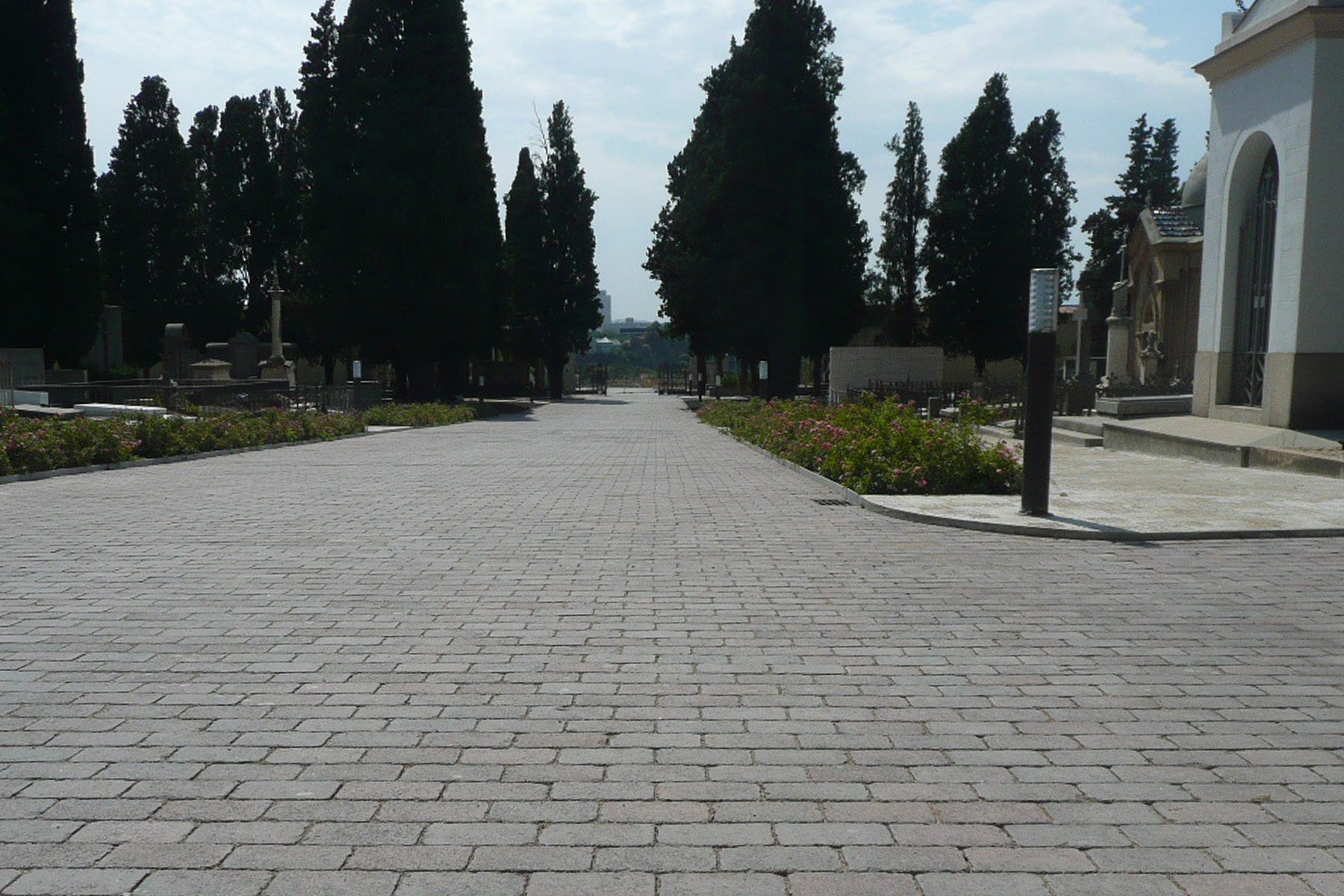 Tegula-tec-street-mediterraneo-sabadell-cementery