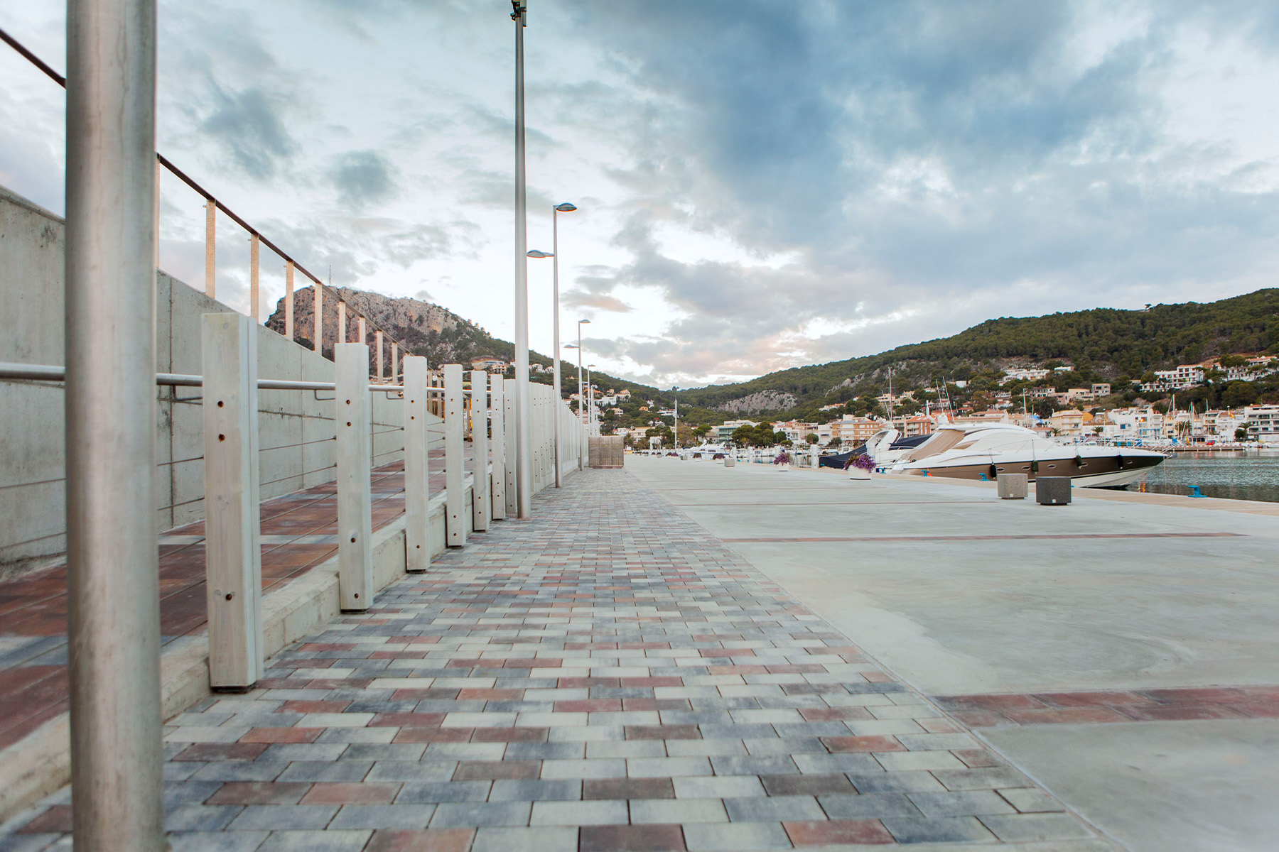 Terana-art-port-mix-estartit-airclean