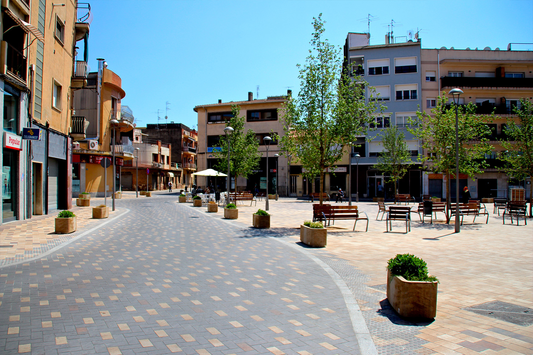 Terana-art-six-street-mix-les-franqueses-tactile-rectangular-planter