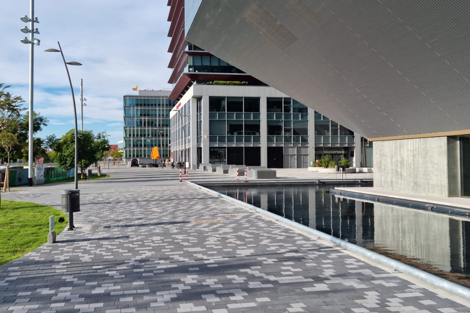 Terana-contract-black-metal-Fira-2-bcn