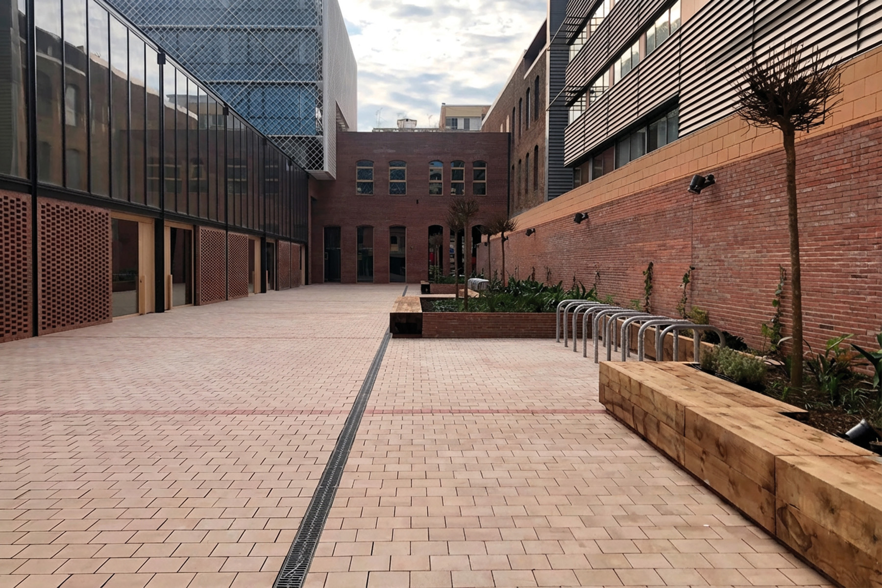 Terana-marfil-contract-oficinas-knem-bcn