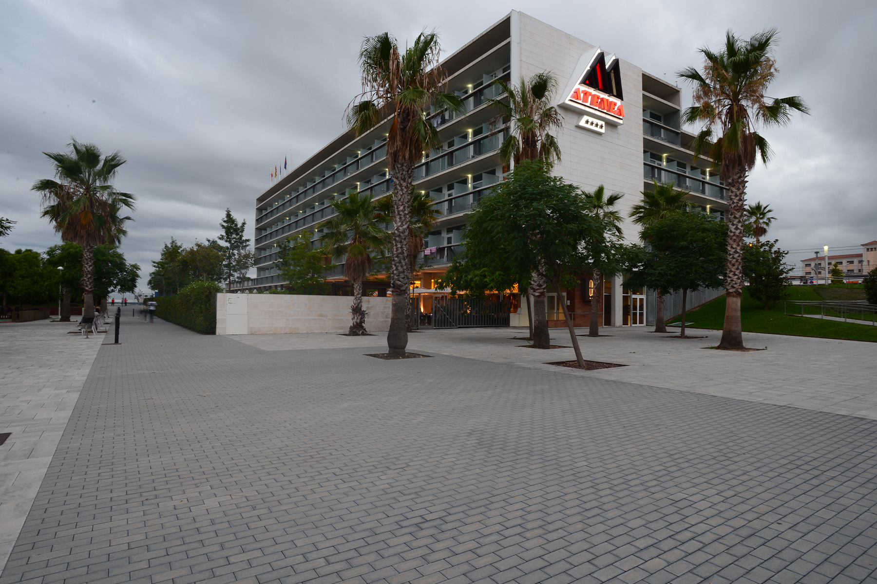 Terana-six-hotel-grey-mataro-atenea