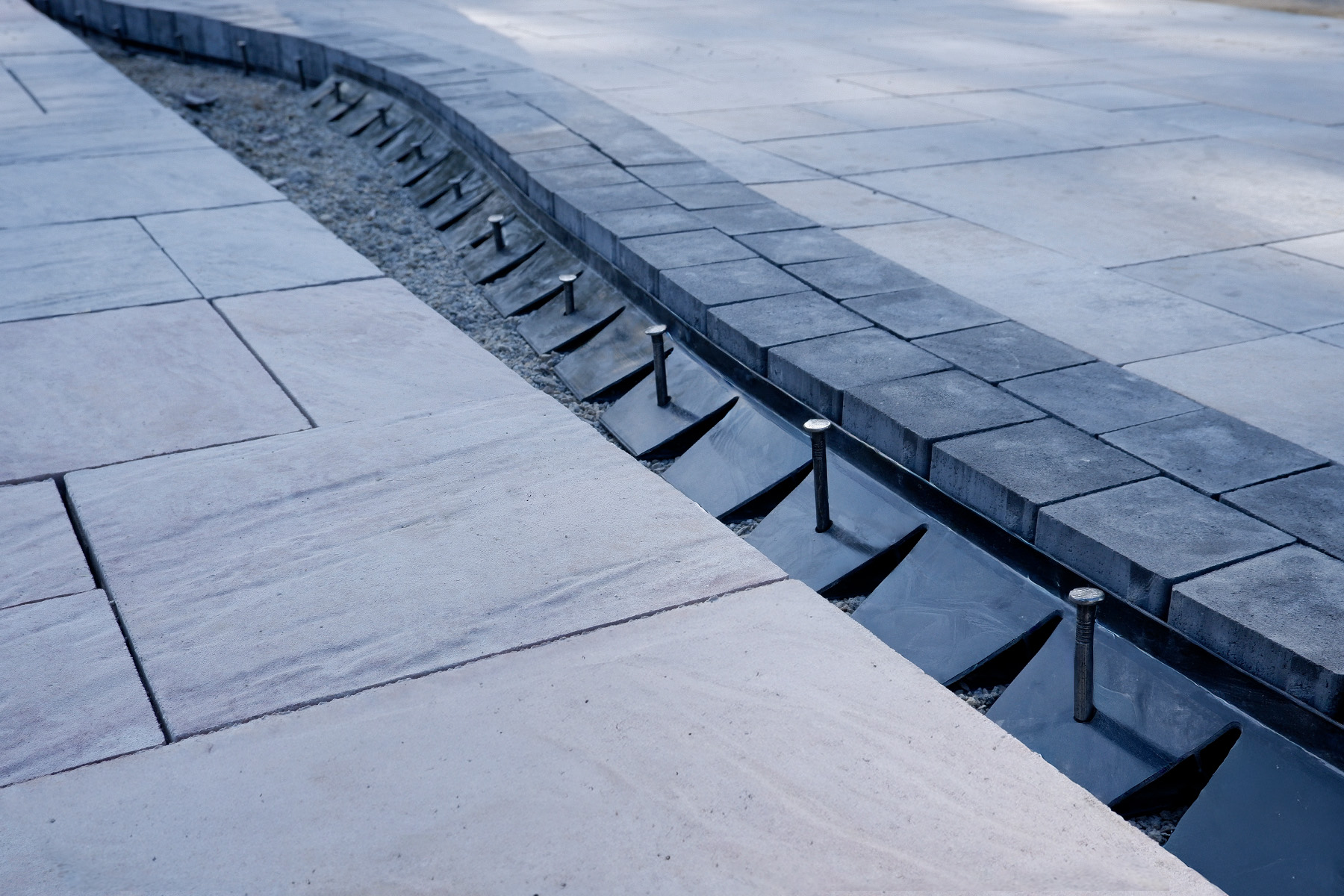 barcelona-pave-edge-pavimento