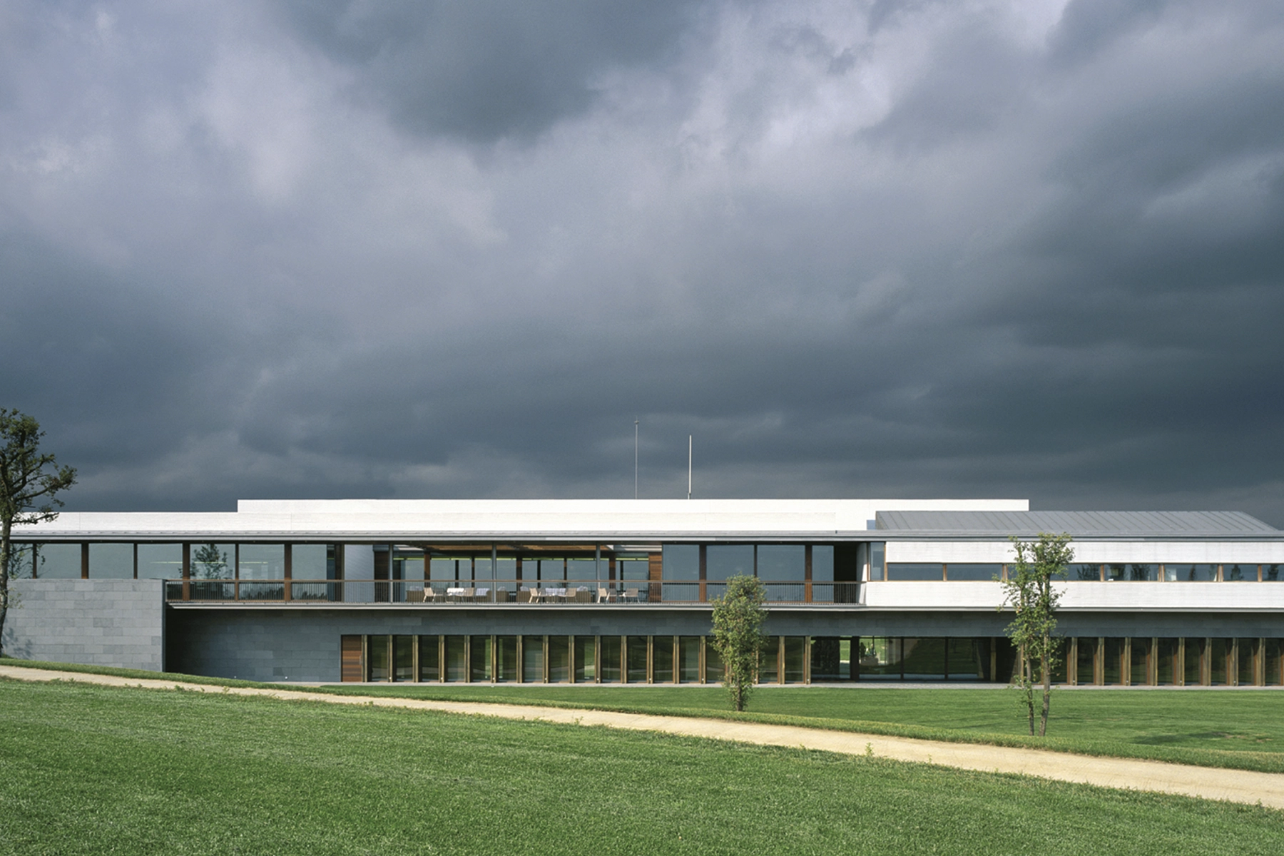 real-club-golf-ferrater-brick-white-marble-3-breinco