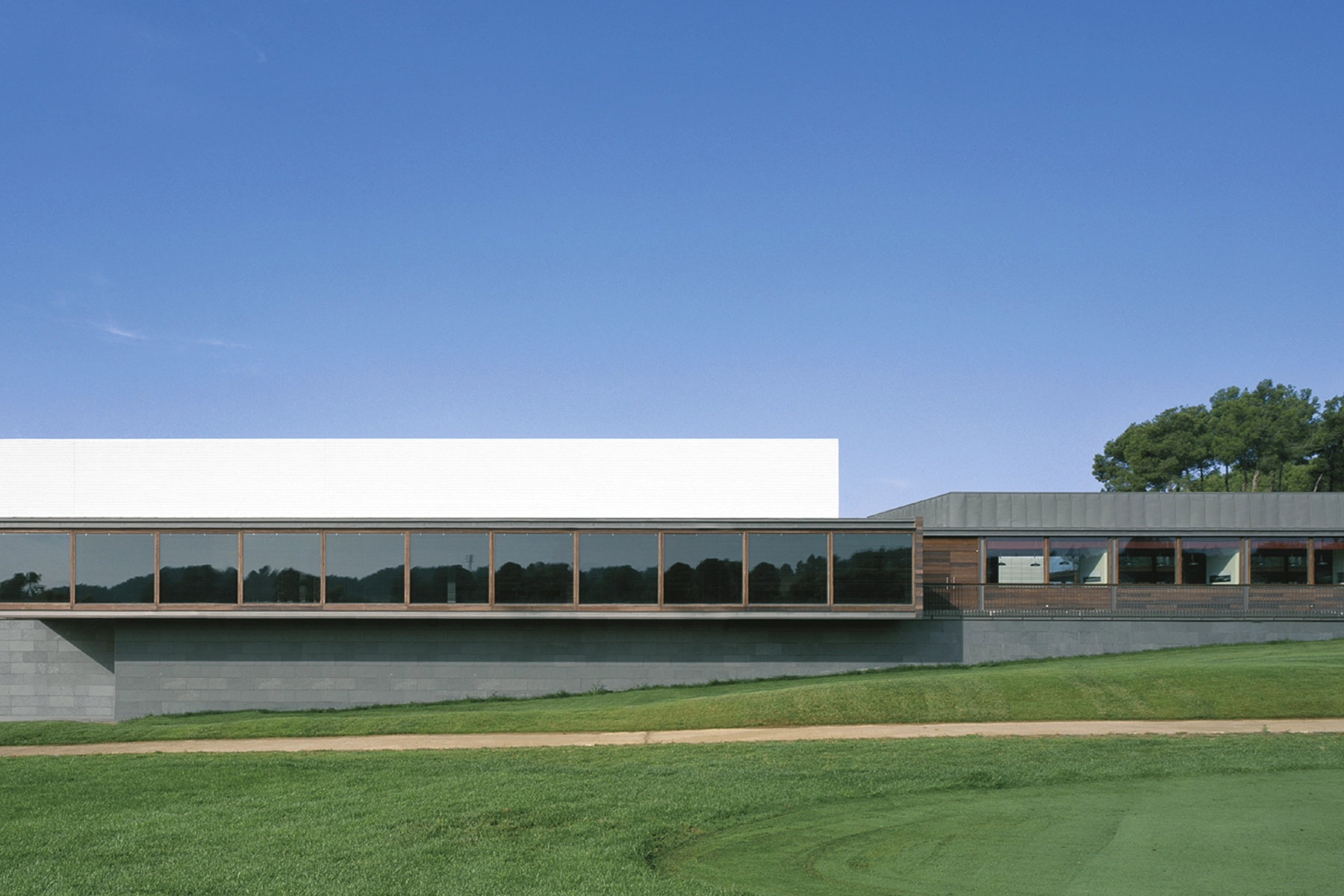 real-club-golf-ferrater-brick-white-marble-4-breinco