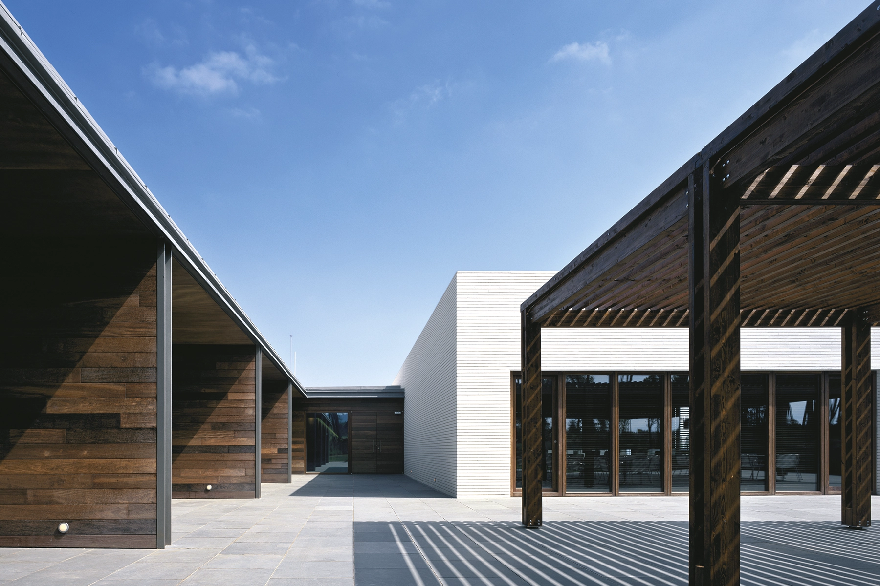 real-club-golf-ferrater-brick-white-marble-breinco