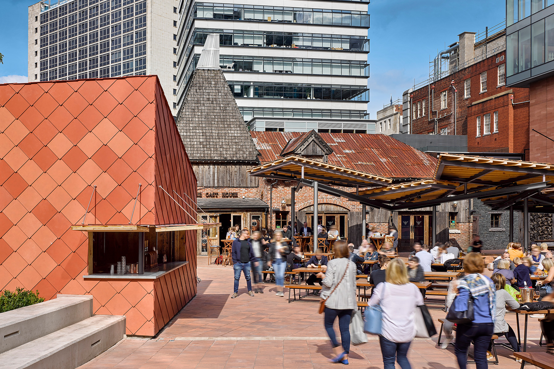 1-crown-square-manchester-llosa-vulcano-cor-ten-breinco-pavimento