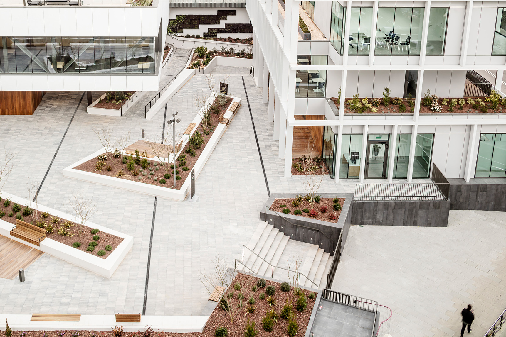 1-tanatorio-sancho-avila-barcelona-llosa-vulcano-ceniza-standard-breinco-pavimento