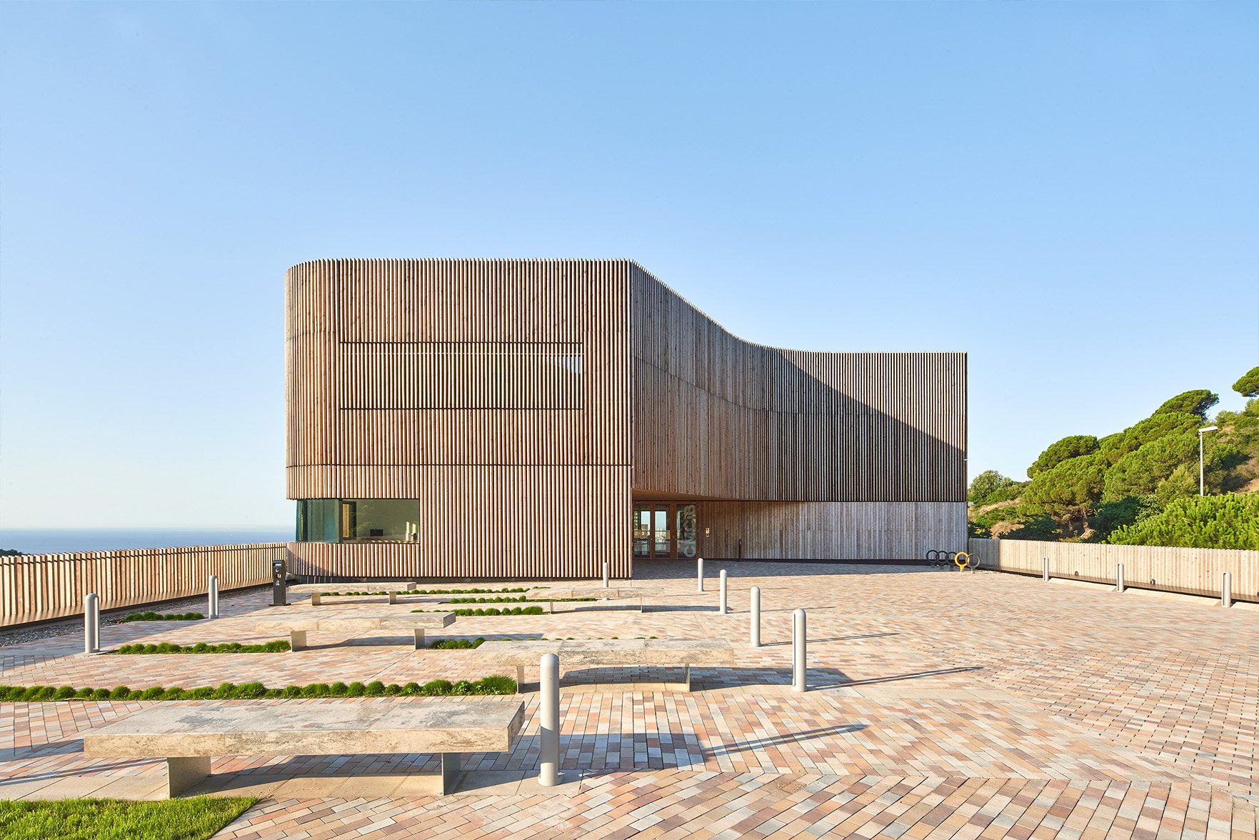 1-terana-marfil-mediterraneo-corten-cmcib-can-ruti-badalona