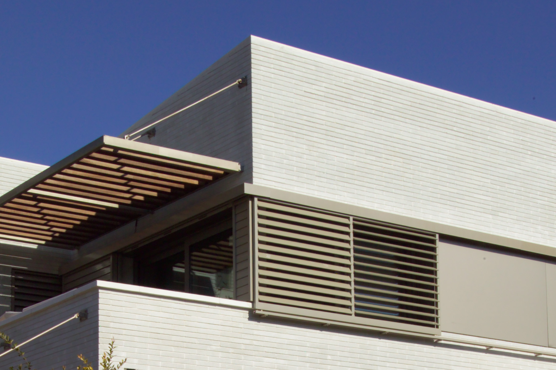 2-Landbrick-contract-white-castell-d'aro-girona