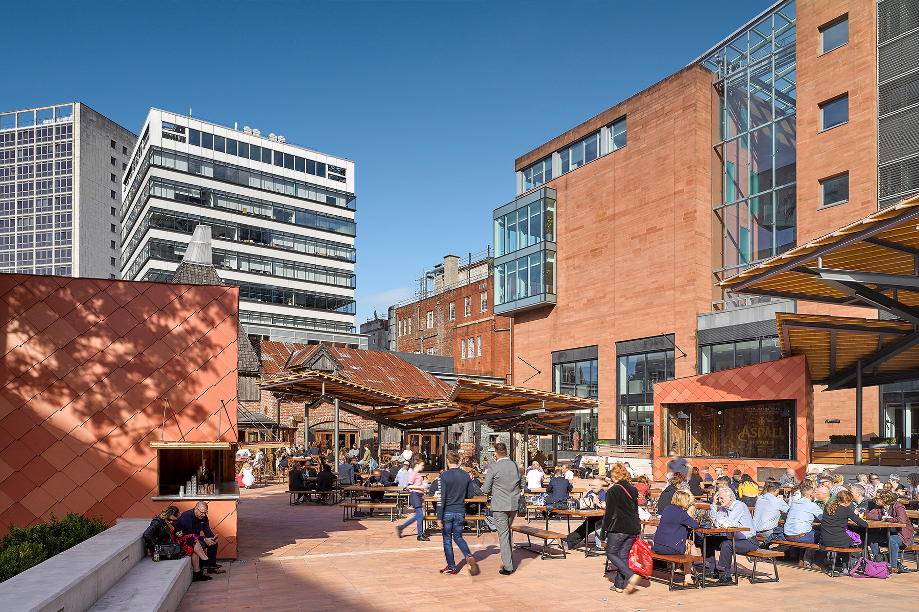 2-crown-square-manchester-llosa-vulcano-cor-ten-breinco-pavimento