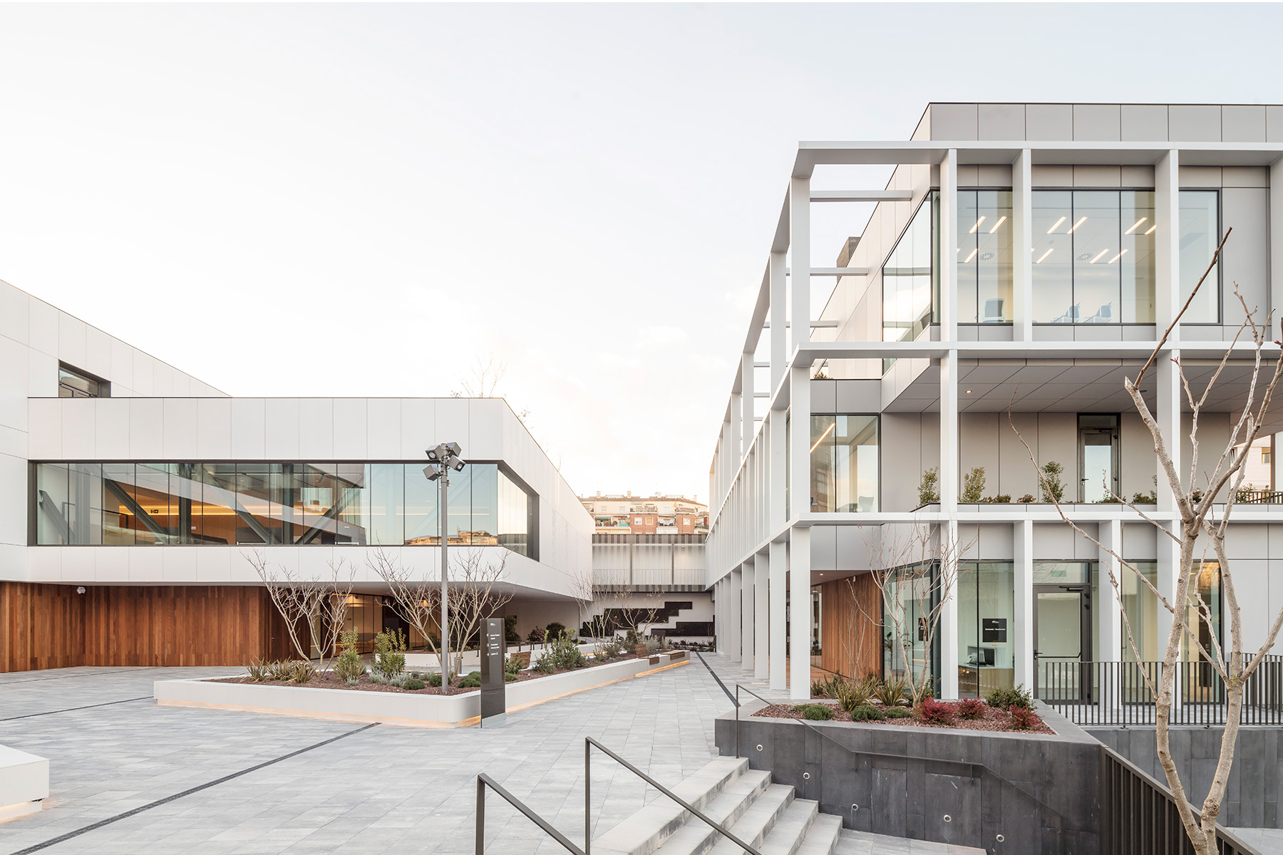 2-tanatorio-sancho-avila-barcelona-llosa-vulcano-ceniza-standard-breinco-pavimento