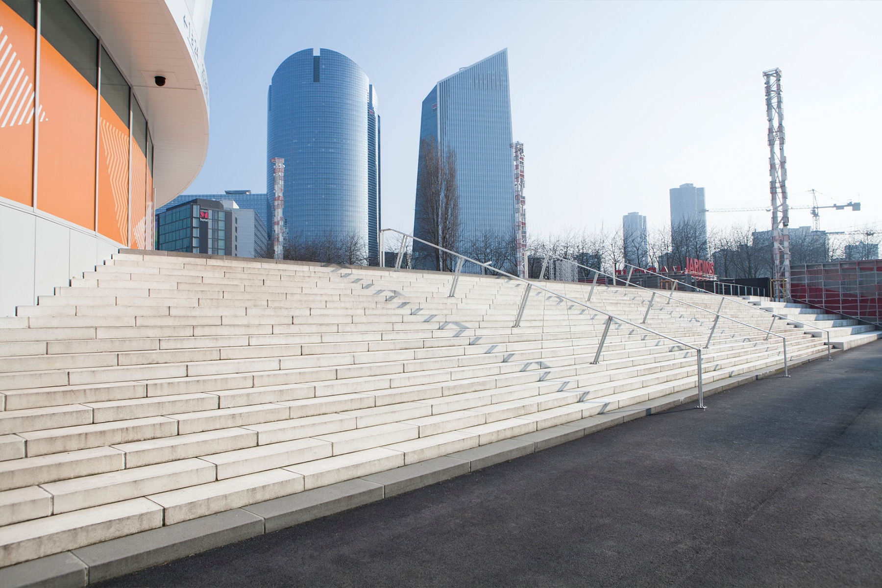 3-paris-jardins-de-arche-losas-hormigon-wetcast-breinco-france