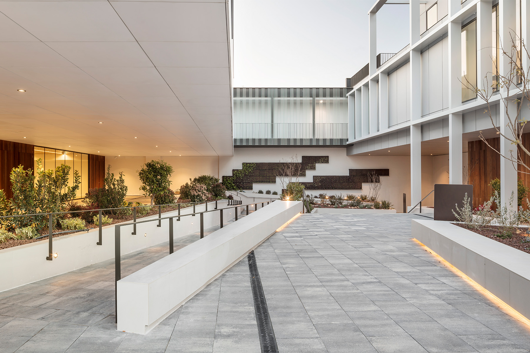 3-tanatorio-sancho-avila-barcelona-llosa-vulcano-ceniza-standard-breinco-pavimento