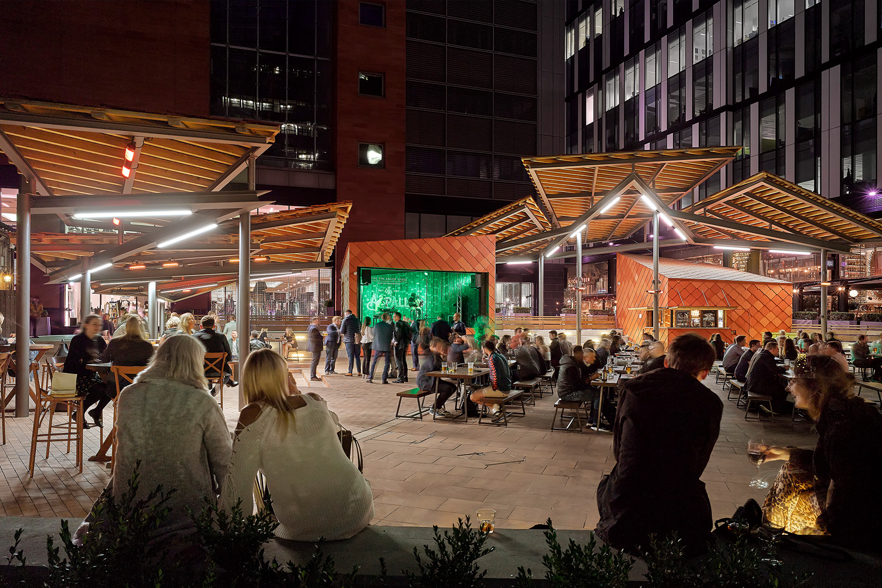 4-crown-square-manchester-llosa-vulcano-cor-ten-breinco-pavimento