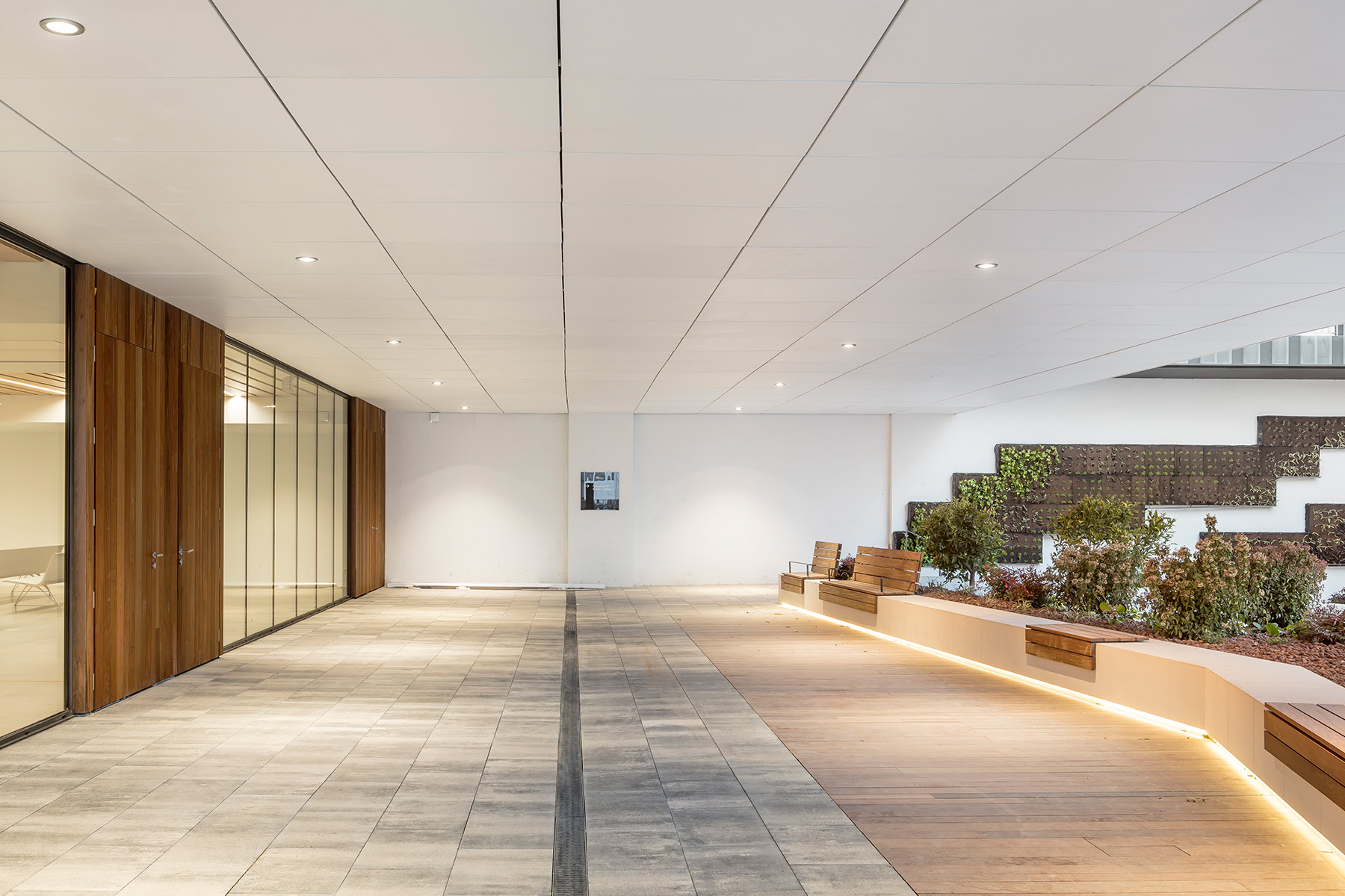 4-tanatorio-sancho-avila-barcelona-llosa-vulcano-ceniza-standard-breinco-pavimento