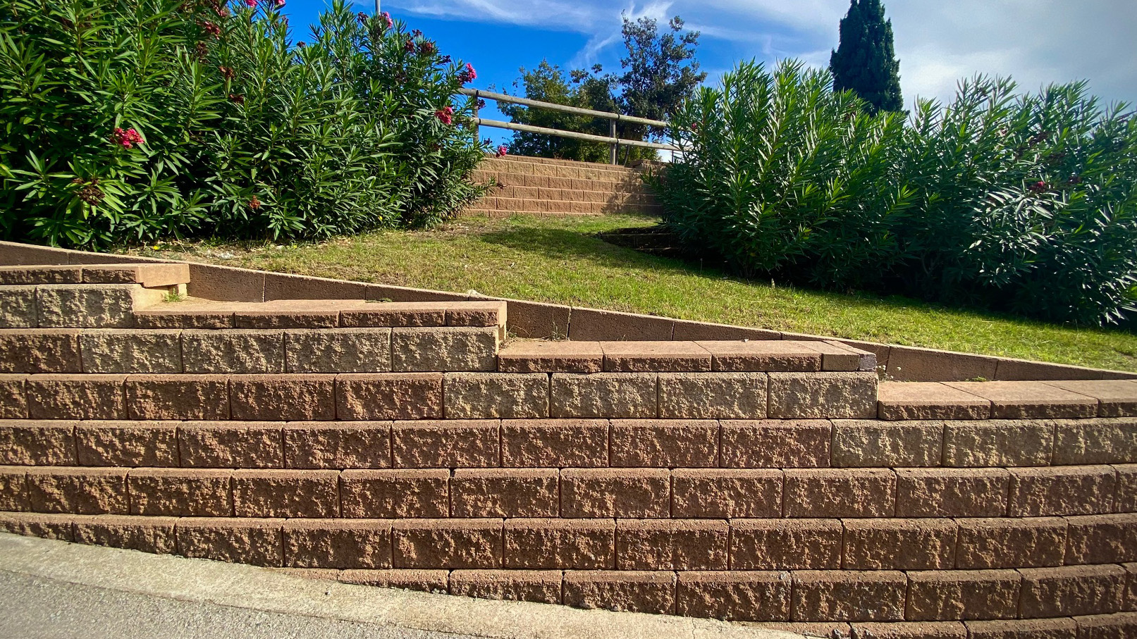 5-cabrera-de-mar-cami-del-mig-beige-ab-stones-caps-breinco-muros-de-contencion